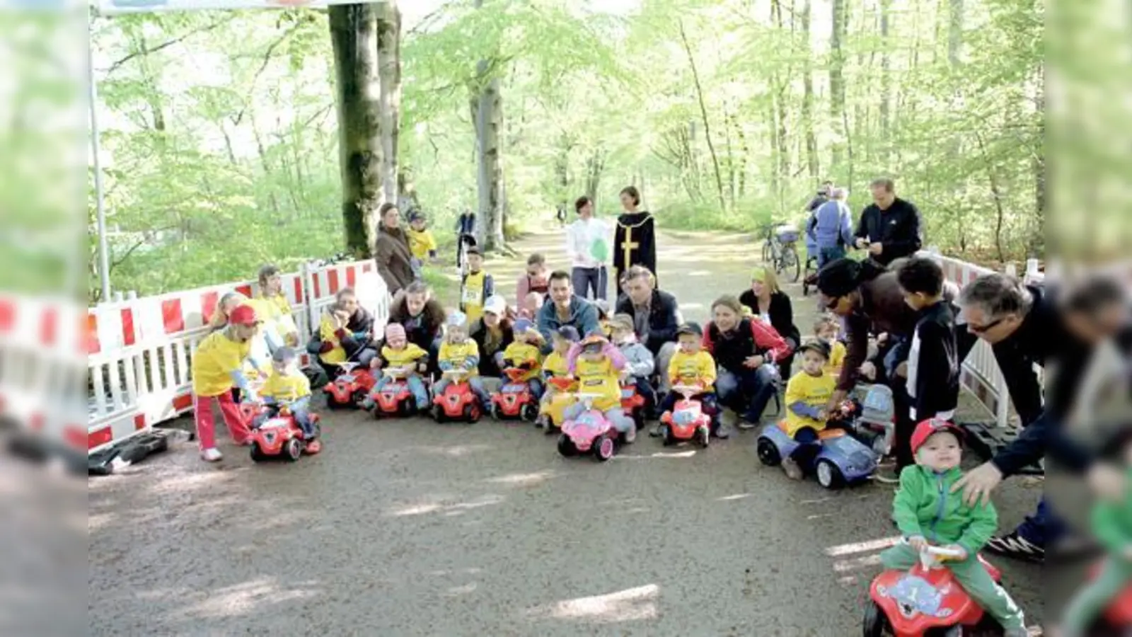Beim Münchner-Kindl-Lauf gibt es auch ausgefallene Wettbewerbe, wie zum Beispiel das Bobbycar und Puppenwagerlrennen«. 	 (Foto: VA)