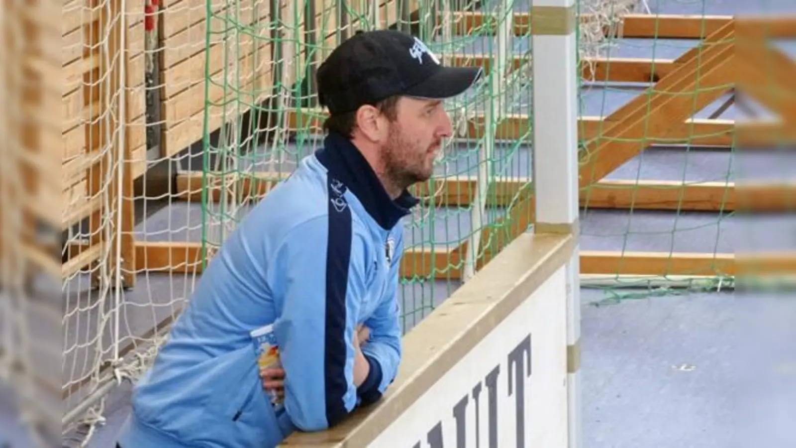 Beim Hallenkick: Amateure-Trainer Andreas Kopfmüller.  (Foto: AS)