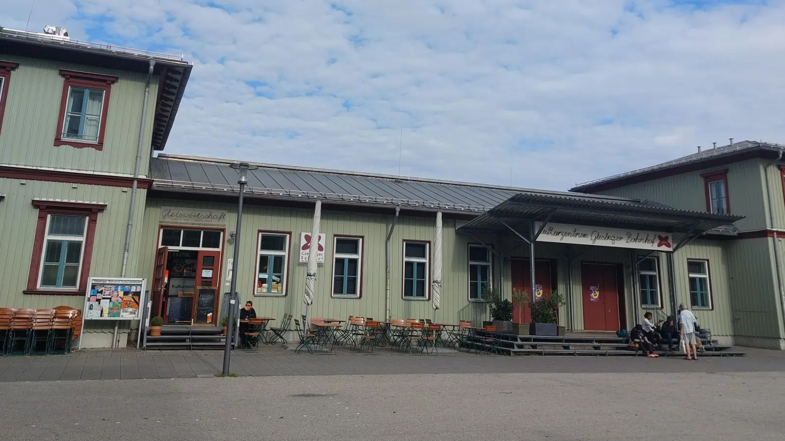 Die Konzertreihe „GiesingIsAFeeling“ macht Station vor dem Kulturzentrum Giesinger Bahnhof. (Archivbild: bas)