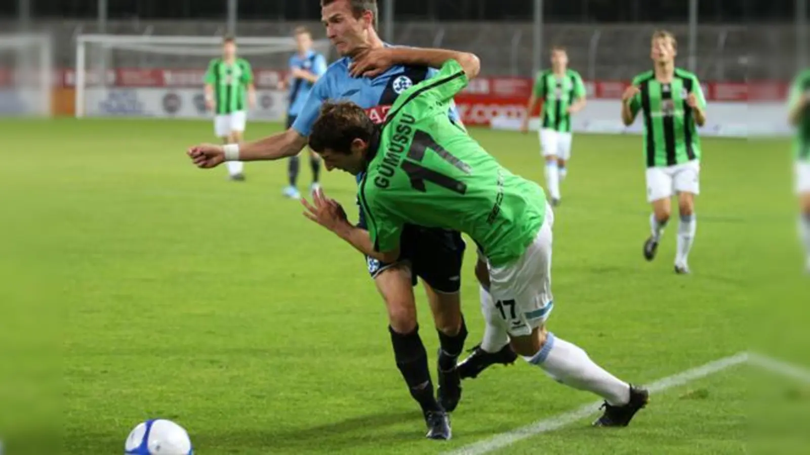  Erarbeiteten sich das Glück: Gökhan Gümüssu und die Löwen-Amateure.  (Foto: A. Wild)