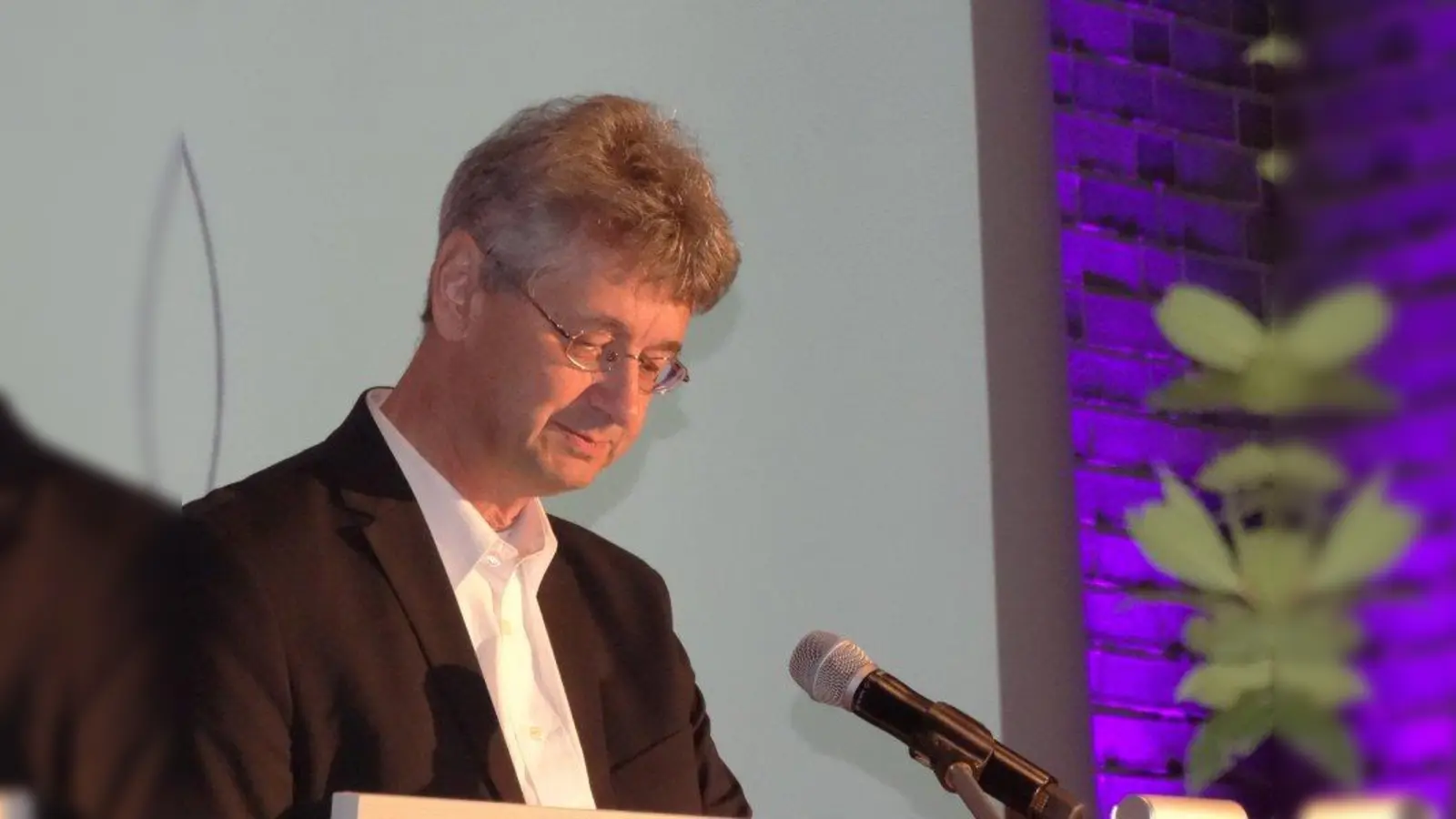 „Respekt vor Ihrer Leistung”, sagte Kultusminister Michael Piazolo bei der Feierstunde. (Foto: tab)
