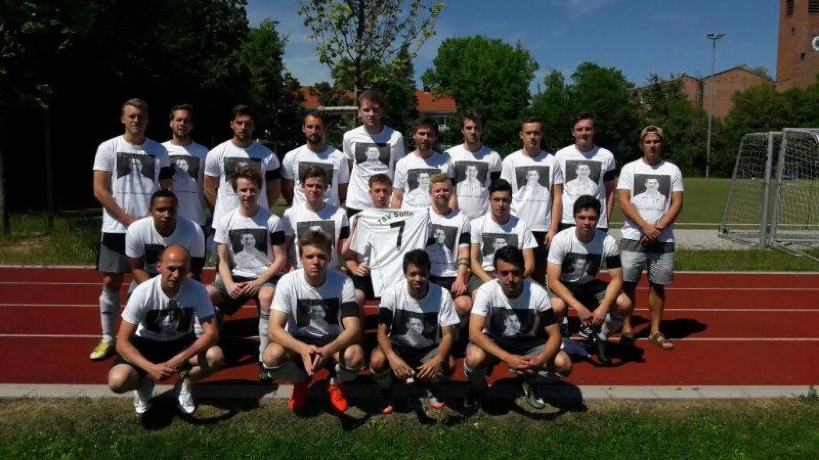 Neben der ersten gedachte insbesondere auch die zweite Männermannschaft des TSV Solln am vergangenen Wochenende ihres verstorbenen Spielertrainers. (Foto: TSV Solln)