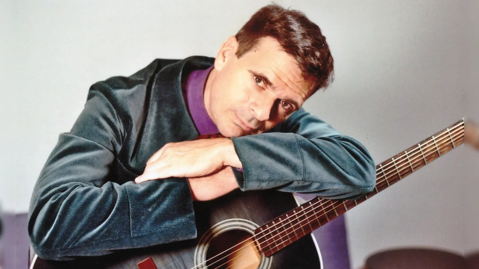 Christoph Theussl, österreichischer Musikkabarettist, bringt preisgekrönte Liederkunst auf die Bühne. (Foto: privat)