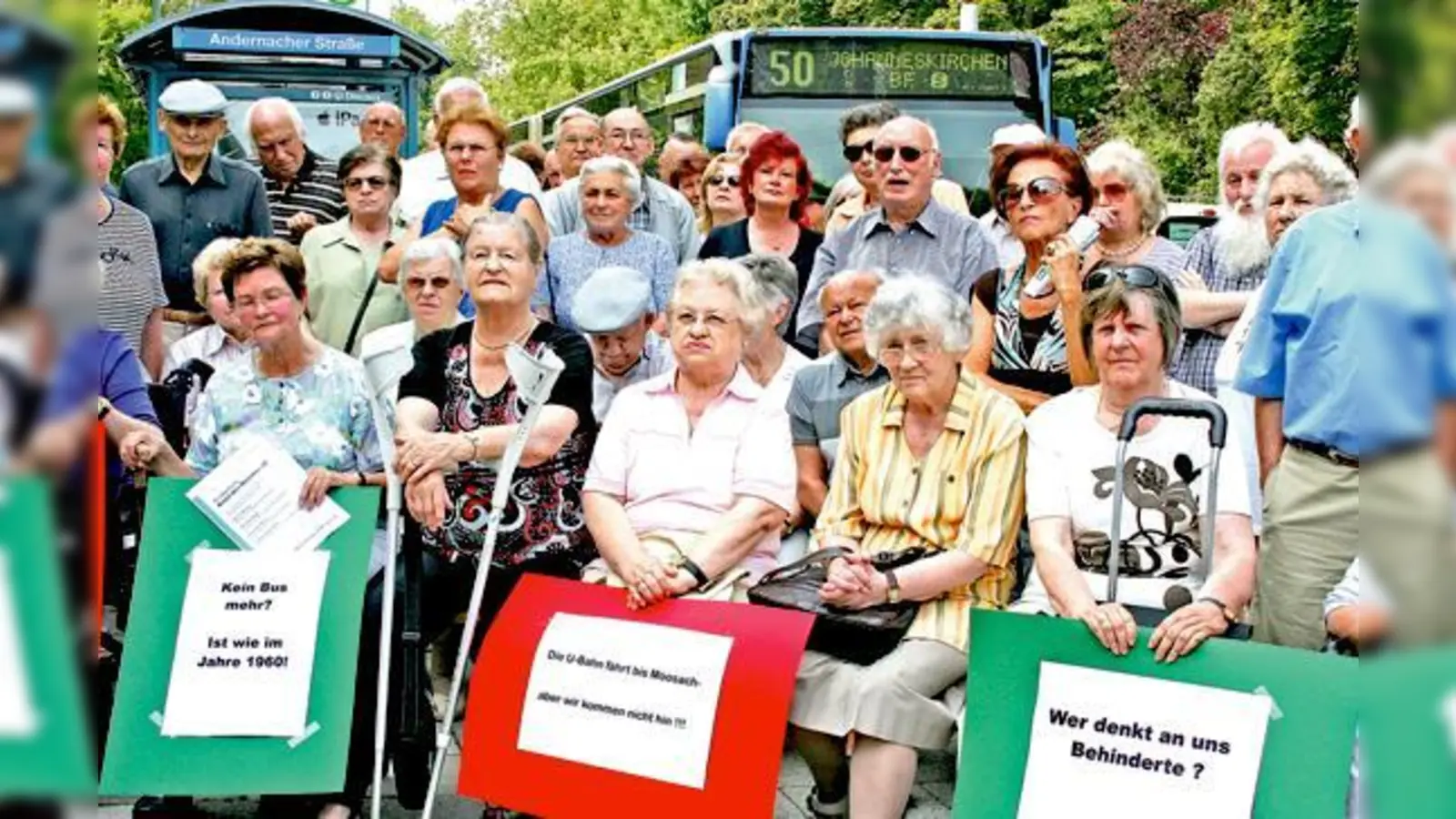 150 ältere und behinderte Bürger haben am vergangenen Donnerstag gegen die geplante Verkürzung der Buslinie 50 demonstriert. 	 (Foto: ws)