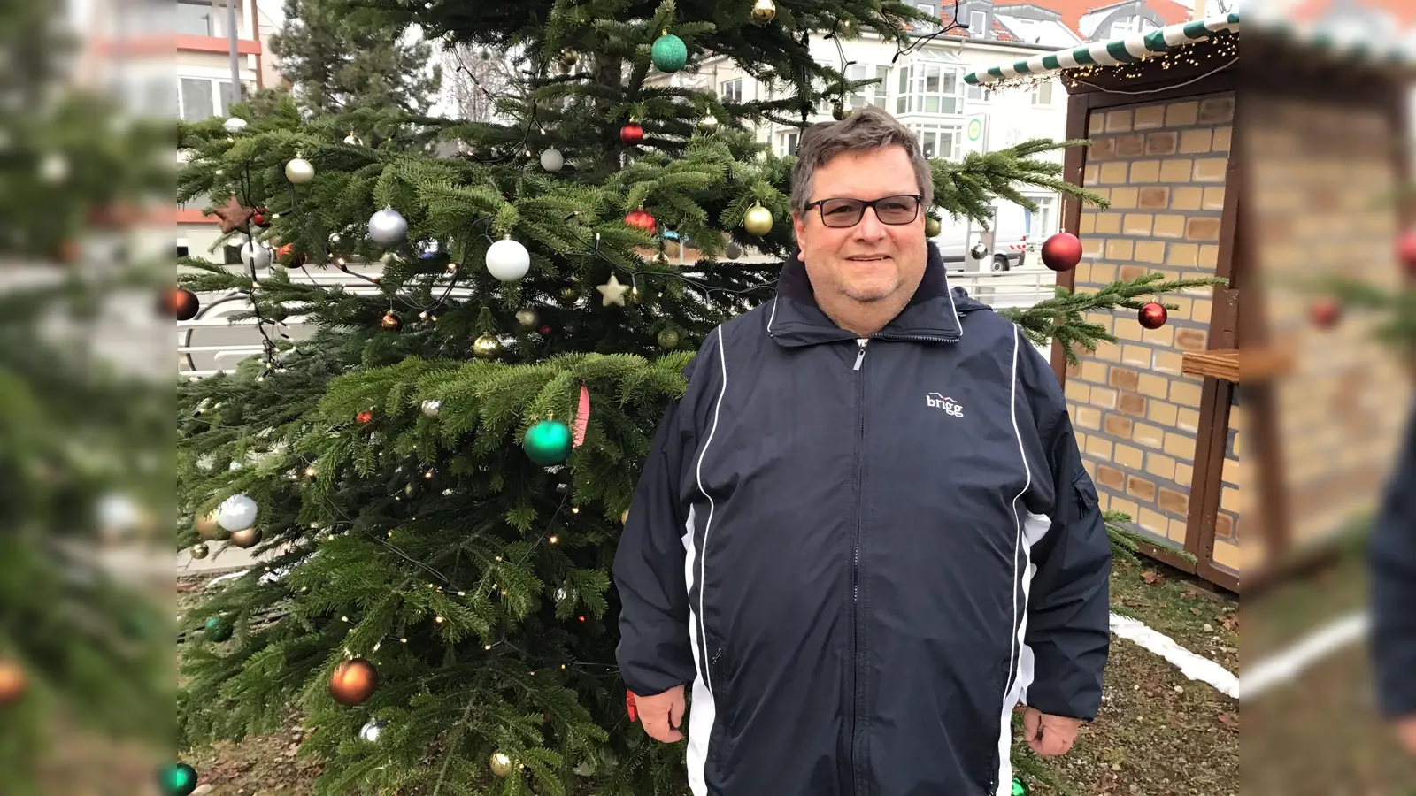 Der Moosacher Pfarrer Cambensy und der Moosacher Anzeiger wünschen ihren Lesern eine besinnliche Weihnacht.<br> (Foto: Daniel Mielcarek)