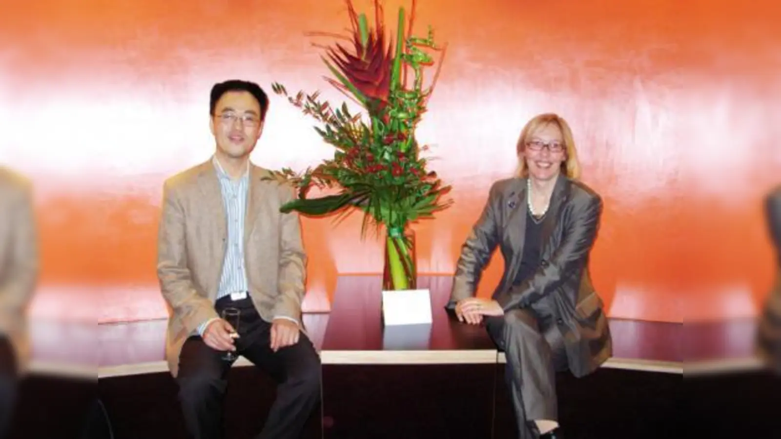 Hr. Wang Zhenzhou   <br>Chinesischer TCM-Therapeut <br><br>ChinaMed Pasing<br>Zentrum für <br>Traditionelle Chinesische Medizin<br>August-Exter-Straße 4 <br>81245 München-Pasing<br>Tel.: 089 - 88 96 90 90<br>www.chinamed.com