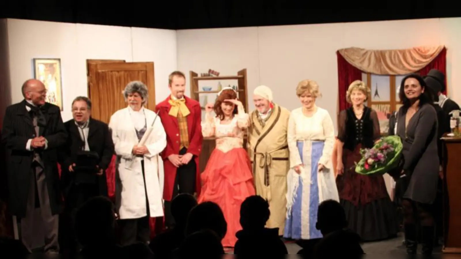 Die Theatergruppe des Musikforums Blutenburg bei ihrer Premiere von Molières „Der eingebildete Kranke”. (Foto: pi)