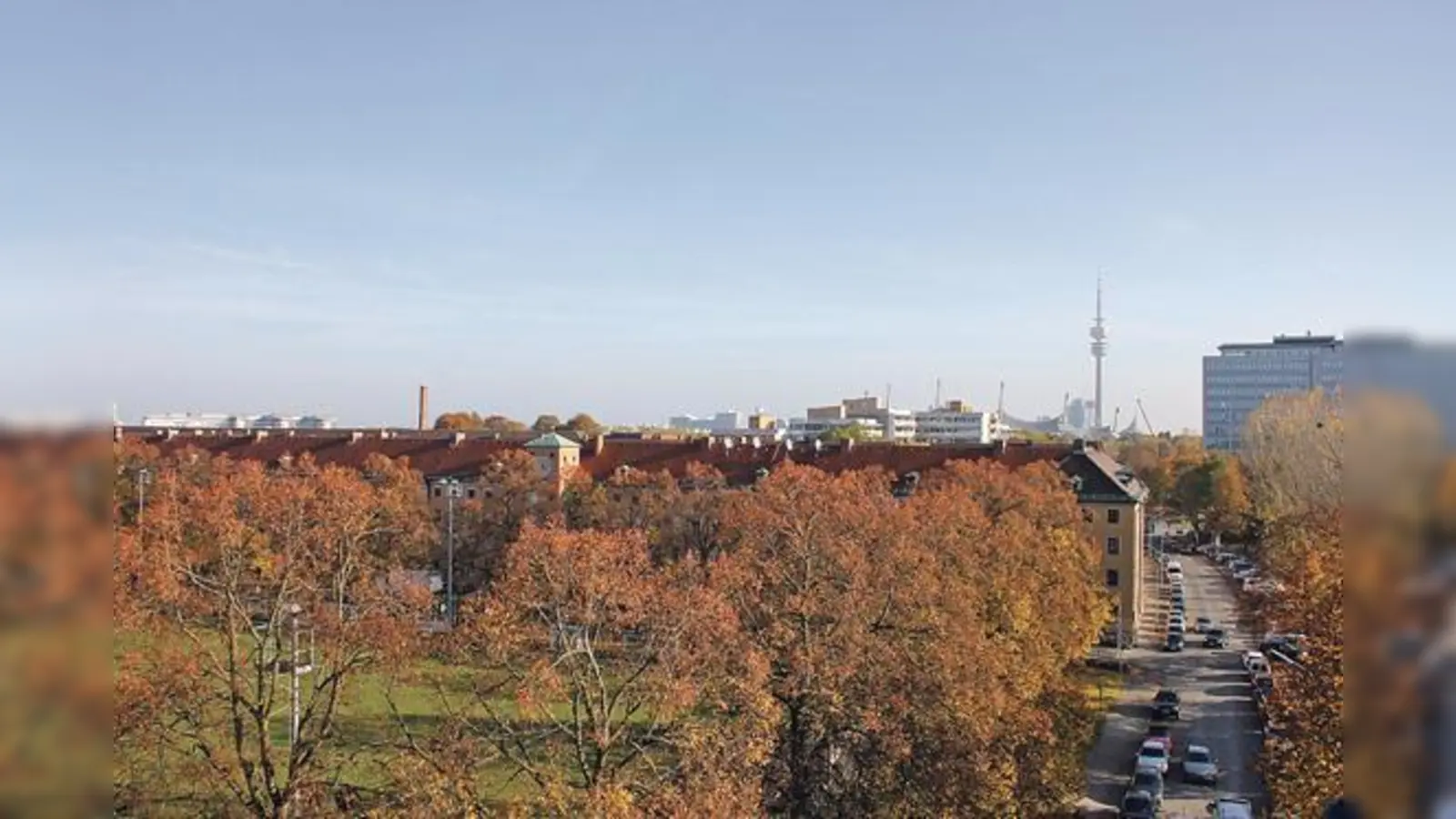 Die Sonne lacht von einem strahlend blauen Himmel über Moosach. Jetzt, da die Tage wieder länger werden, wohl auch wieder öfter.	 (Foto: Katja Brenner)