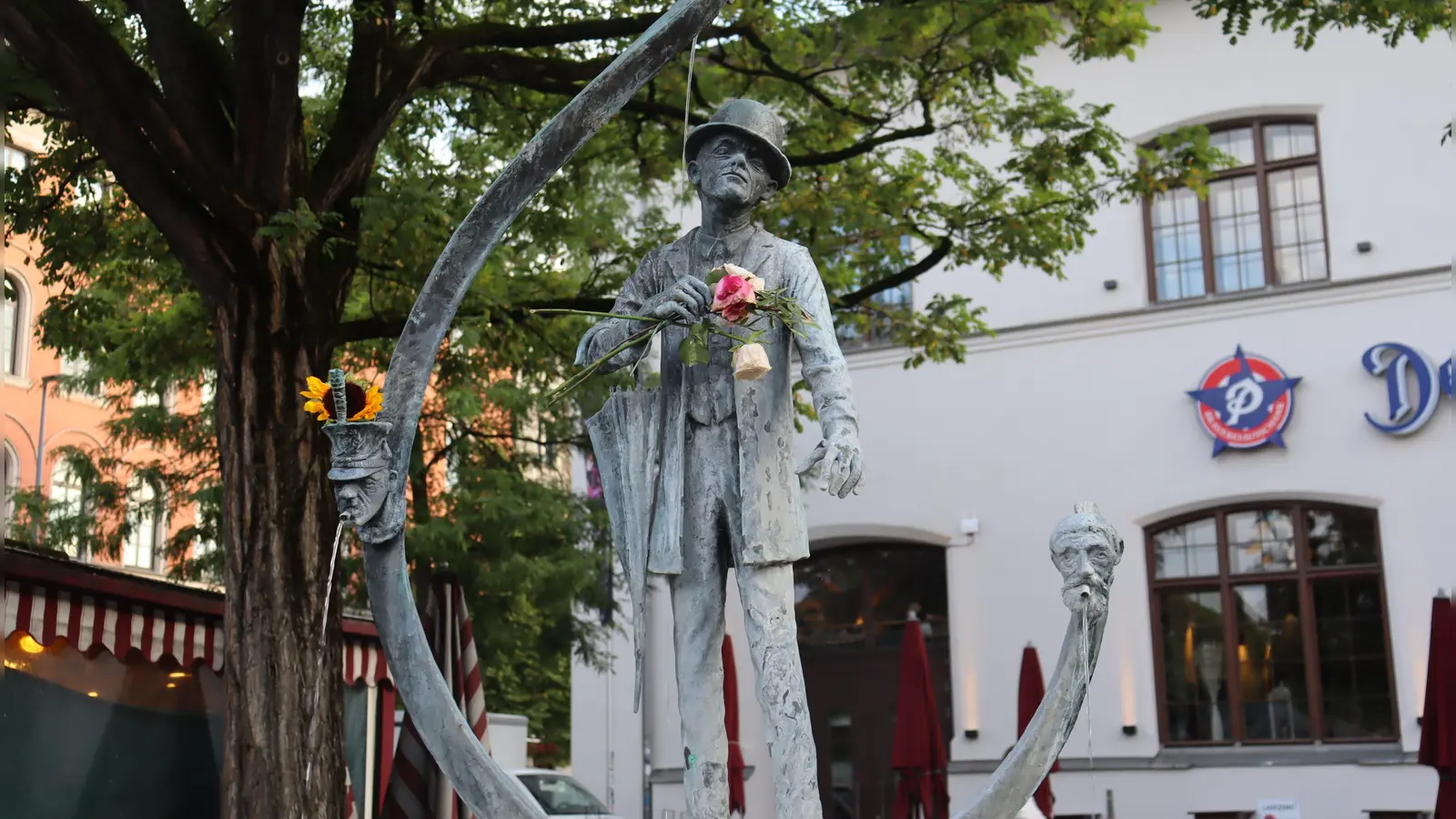 Der Viktualienmarkt wäre beim Brunnenfest zum Schauplatz traditioneller Münchner Unterhaltungskunst geworden. Dieser Brunnen erinnert an Karl Valentin.  (Symbolbild: mha)