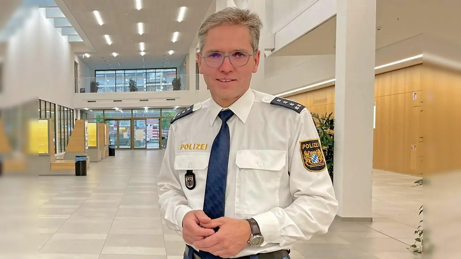  Erster Polizeihauptkommissar Markus Göttler von der Polizeiinspektion 45 stellte bei der Bürgerversammnlung in Freiham die Polizeistatistik vor. (Foto: pst)