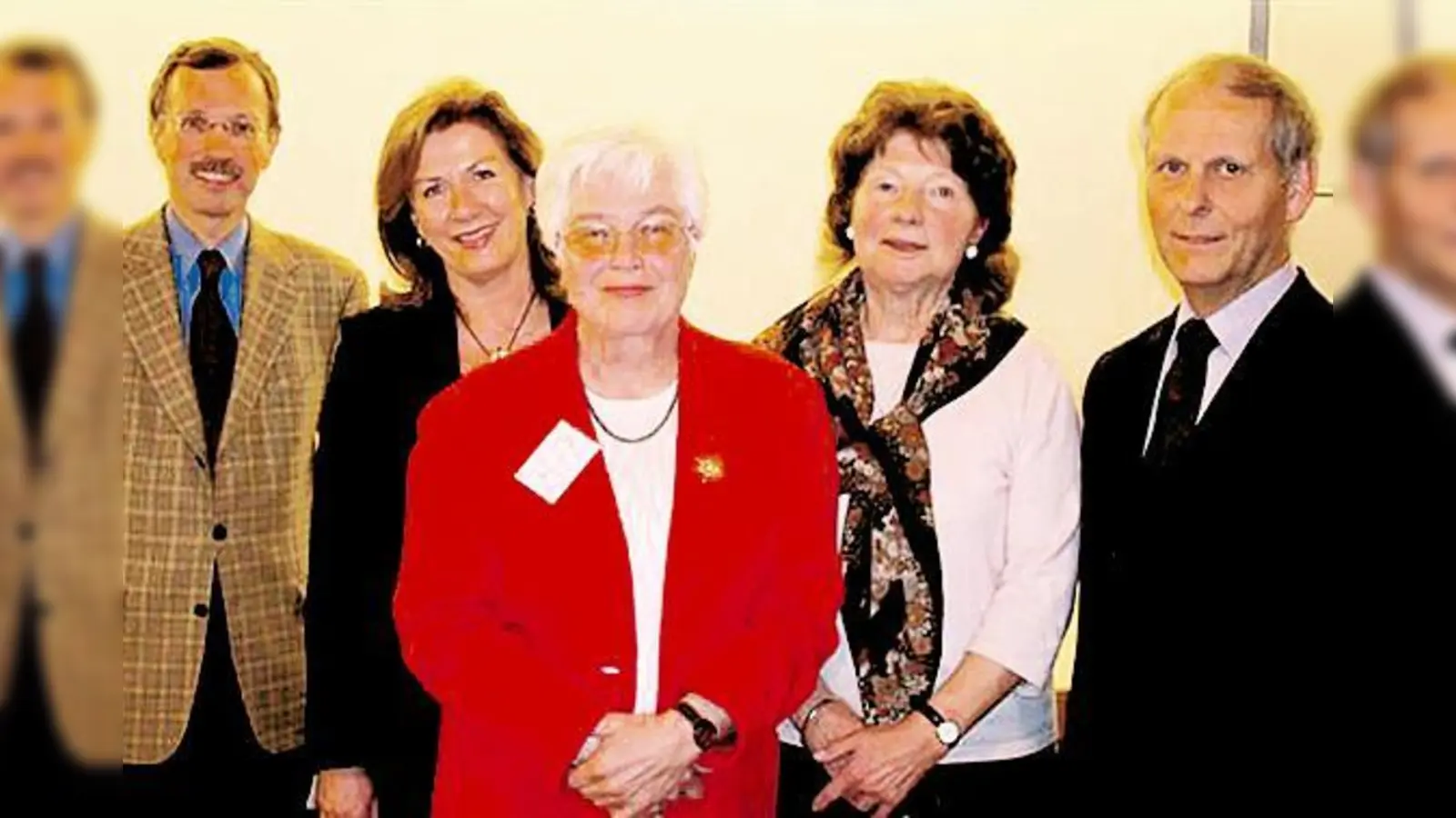 Der neugewählte Vorstand 2009 des Hospizkreis Ottobrunn stellt sich vor.   (Foto: Veranstalter)