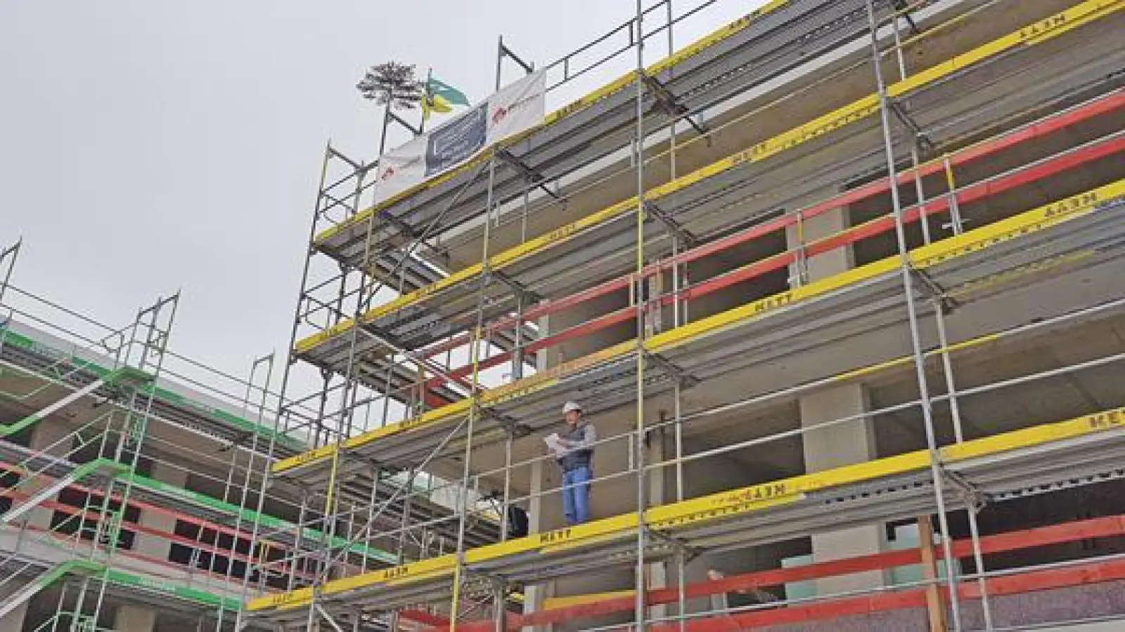 Es geht voran in Vaterstetten. Letzte Woche war Richtfest der neuen Grund- und Mittelschule.  	 (Foto: Stefan Dohl)