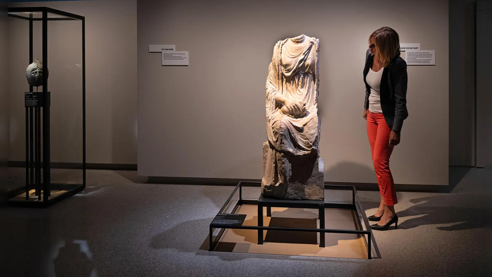 Zwei schöne Frauen – eine aus der Antike. In der Archäologischen Staatssammlung dreht sich bei der Langen Nacht der Museen heuer alles um die Liebe. (F.: ASM, Stefanie Friedrich)