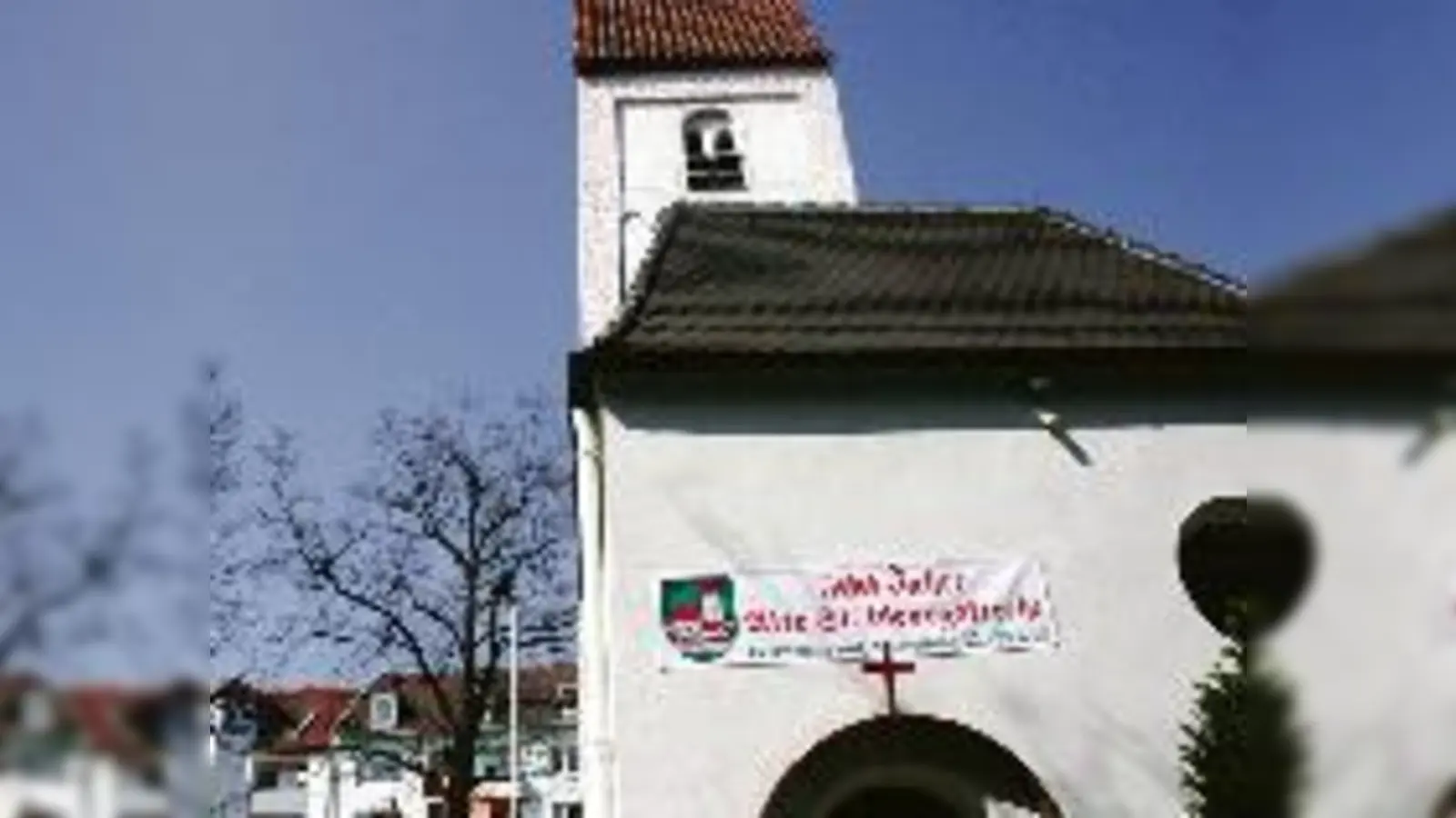 Rausgeputzt für das große Jubiläum: Ab Samstag dreht sich eine Woche lang in Milbertshofen alles um das alte St. Georgs-Kircherl.	  (Foto: gf)