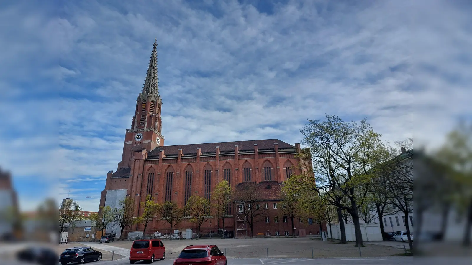 In der Mariahilfkirche am Mariahilfplatz findet ein Gospelbenefizkonzert statt. Spenden werden erbeten. (Foto: bas)