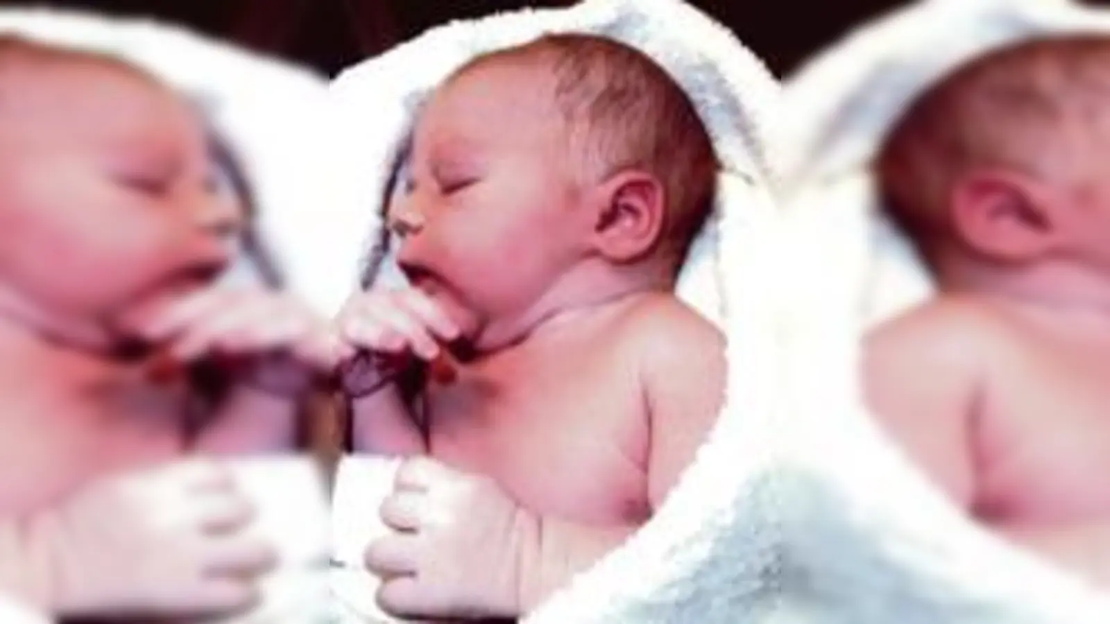 Neugeborene brauchen viel Pflege  Richtig pflegen lernen Eltern in der Elternschule. 	 (Foto: Privat)