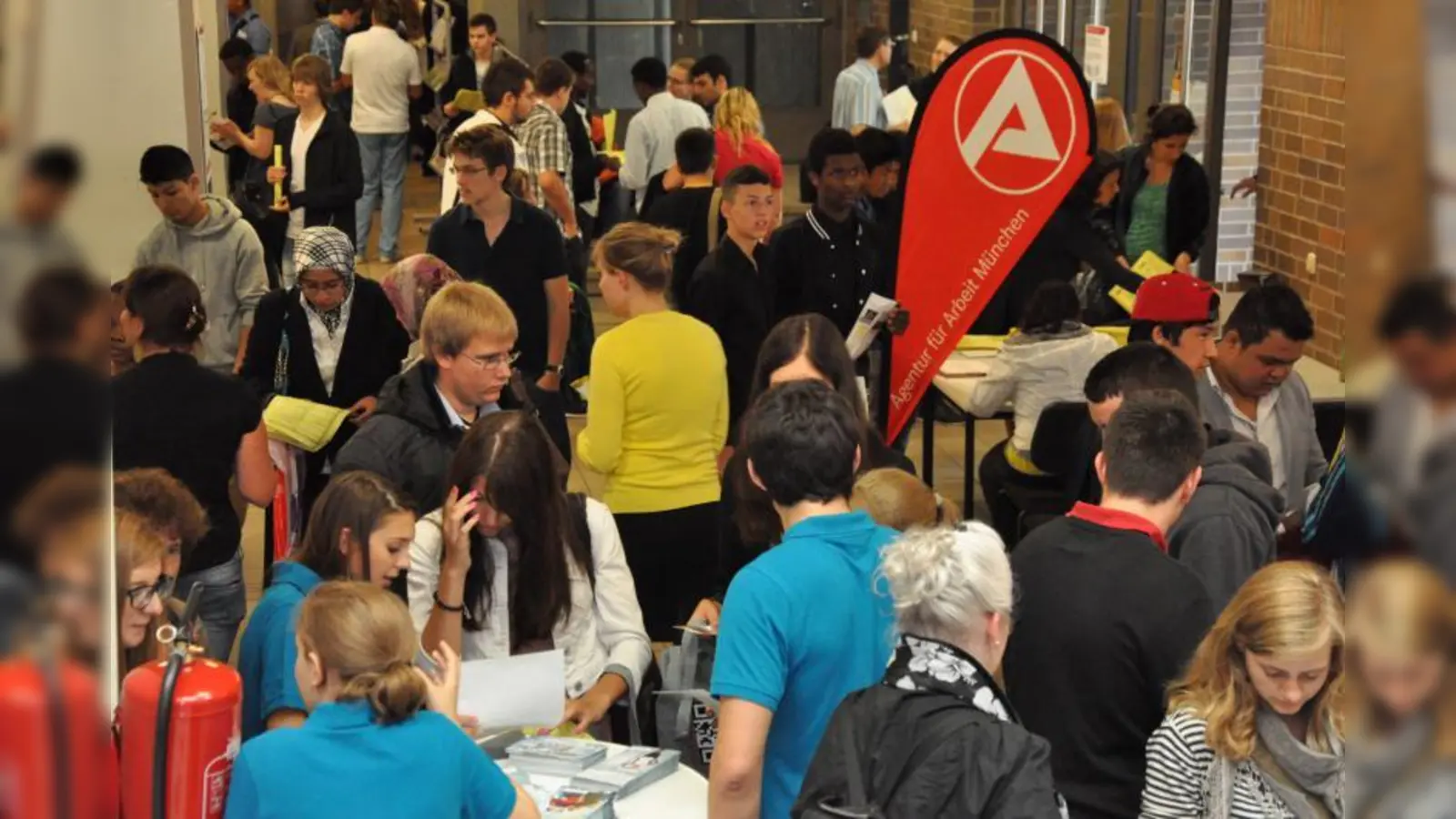 Die branchenübergreifende Ausbildungsplatzbörse für Schülerinnen und Schüler findet am Samstag, 22. Februar, von 9 bis 13 Uhr im BiZ statt. (Foto: Archiv)