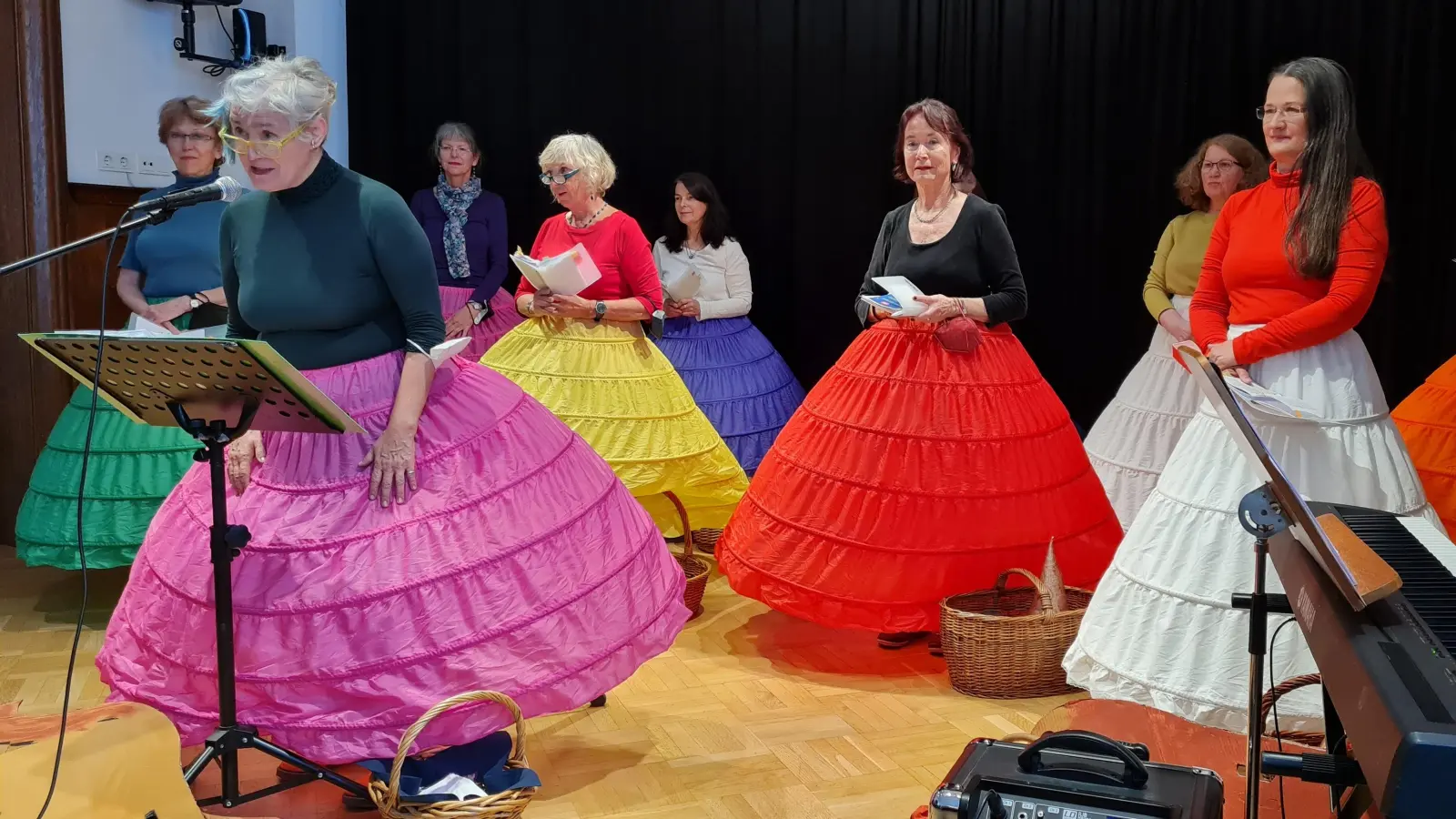 Zu einem ganz besonderen Gesangsvergnügen lädt die Sängerin Rose Bihler Shah ein, ob Konzert oder Gesangskurs, hier kommt der Spaß nie zu kurz. (Foto: Rose Bihler Shah)
