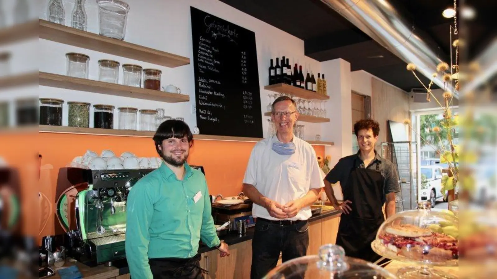 Betreiber Grain gGmbH mit Florian Reistle, Hans Wilhelm Knape und Stefan Haderer (v.l.): „Das hier soll Ihr Café, Ihr Treffpunkt sein. Hier entsteht der Raum für Ihre Ideen, Ihre Themen und Ihre Interessen“ (Foto: us)