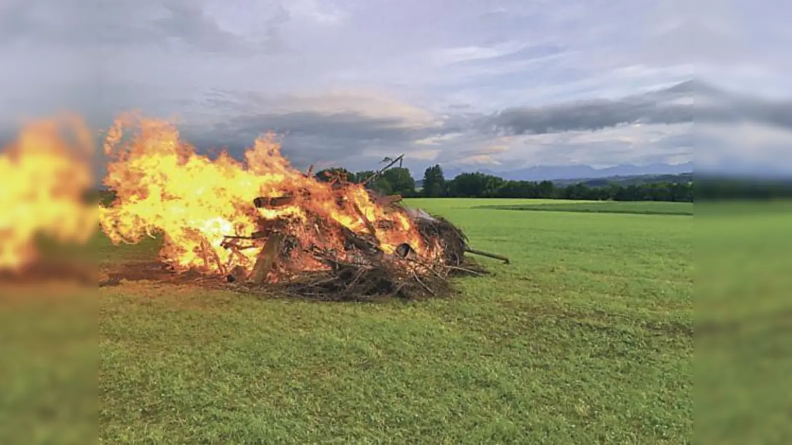 Rund 100 Gemeindebürger kamen  nach dem Gewitter  zum Feuer am Alxinger Festplatz. 	 (Foto: CSU)