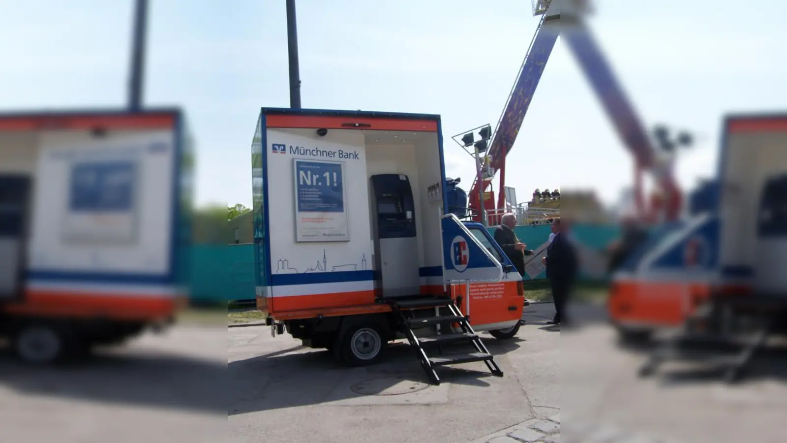 Der „ZasterLaster” der Münchner Bank ist ausgefallener Geldautomat auf drei Rädern, der sich direkt hinter der Ochsenbraterei befindet. (Foto: pi)