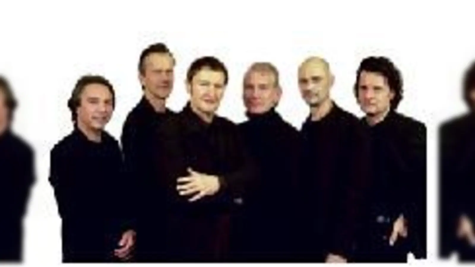 Weißbier und Weltmusik: Hans-Jürgen Buchner (Dritter von links) und seine Band gastieren auf dem Tollwood.	 (Foto: VA)