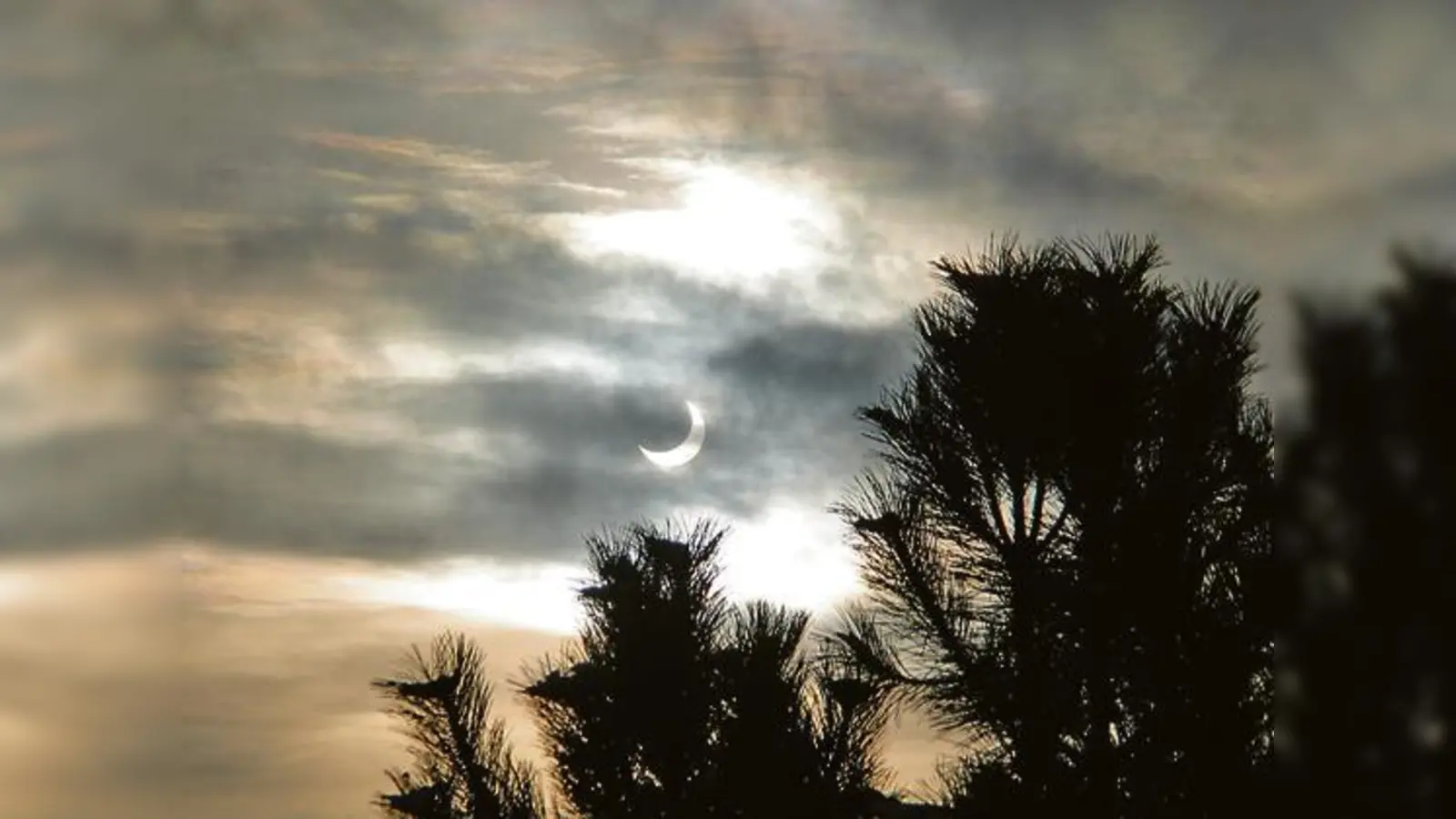 Eine partielle SoFi konnte man am vergangenen Dienstag in München bewundern.   (Foto: Boschert)