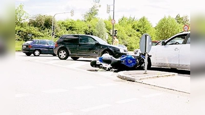 Der Motorradfahrer erlitt bei dem Unfall Frakturen. 	 (Foto: Polizei)