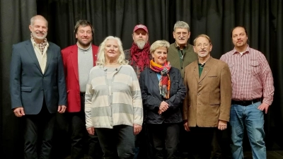 Der Historische Verein Laim feiert sein 40-jähriges Bestehen. Der Vereinsvorstand lädt ein (von links): Peter Gloël, Alexander Schöttl, Margit Meier (Vorsitzende), Michael Schmidt, Ursula Striegl, Peter Hausmann, Lothar Schmiedt und Uwe Hartig (Foto: Michael Schmidt)