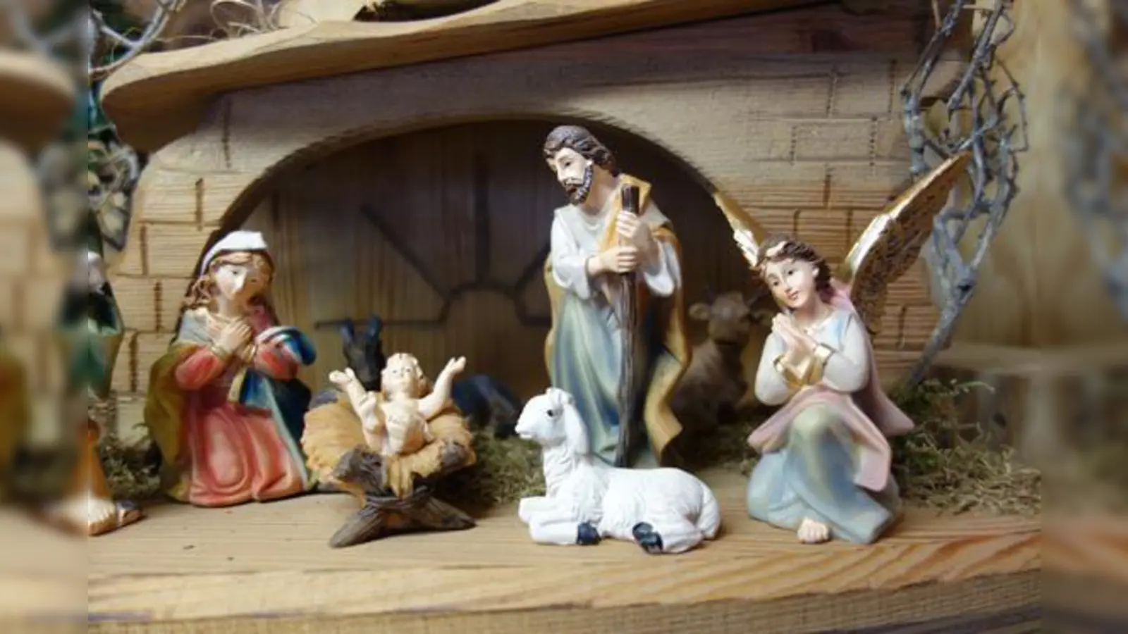 An Weihnachten feiern wir die Geburt Jesu Christ und die Ankunft Gottes auf der Erde. Hier dargestellt von der Schreinerei Vordermaier.	 (Foto: hw)