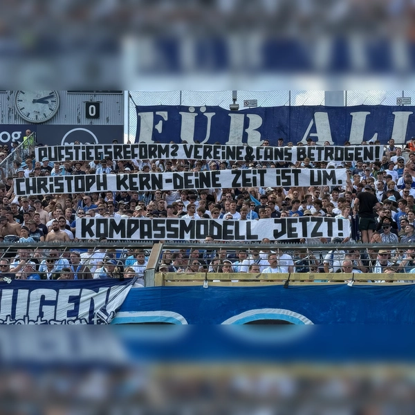 Bundesweit protestieren Fans, wie hier in München, für eine Regionalliga-Reform und die Annahme des Kompass-Modells. (Foto: Anne Wild)