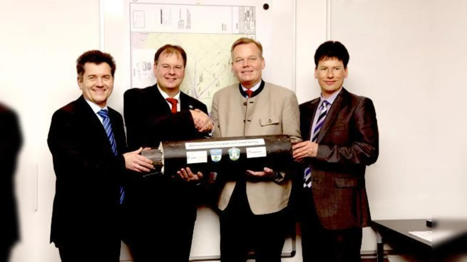 Partnerschaft im  (Foto: (v.l.) Wolfgang Geissinger, die  Bürgermeister Wolfgang Panzer und Ian Neusiedl, Stefan Rothörl)