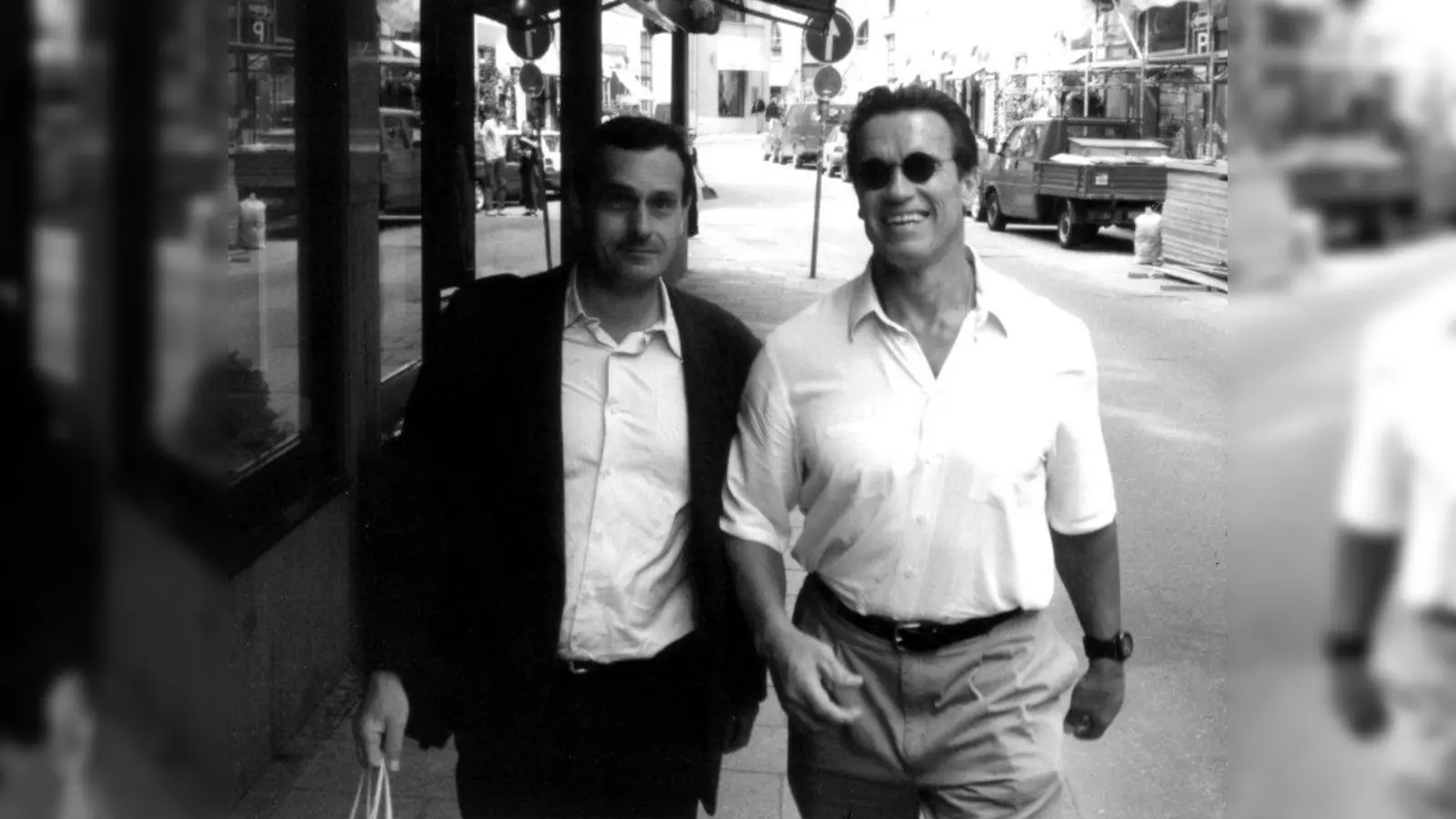 Einer von über 100.000 Schnappschüssen: Wolfgang Maier und Arnold Schwarzenegger. (Foto: Maier)