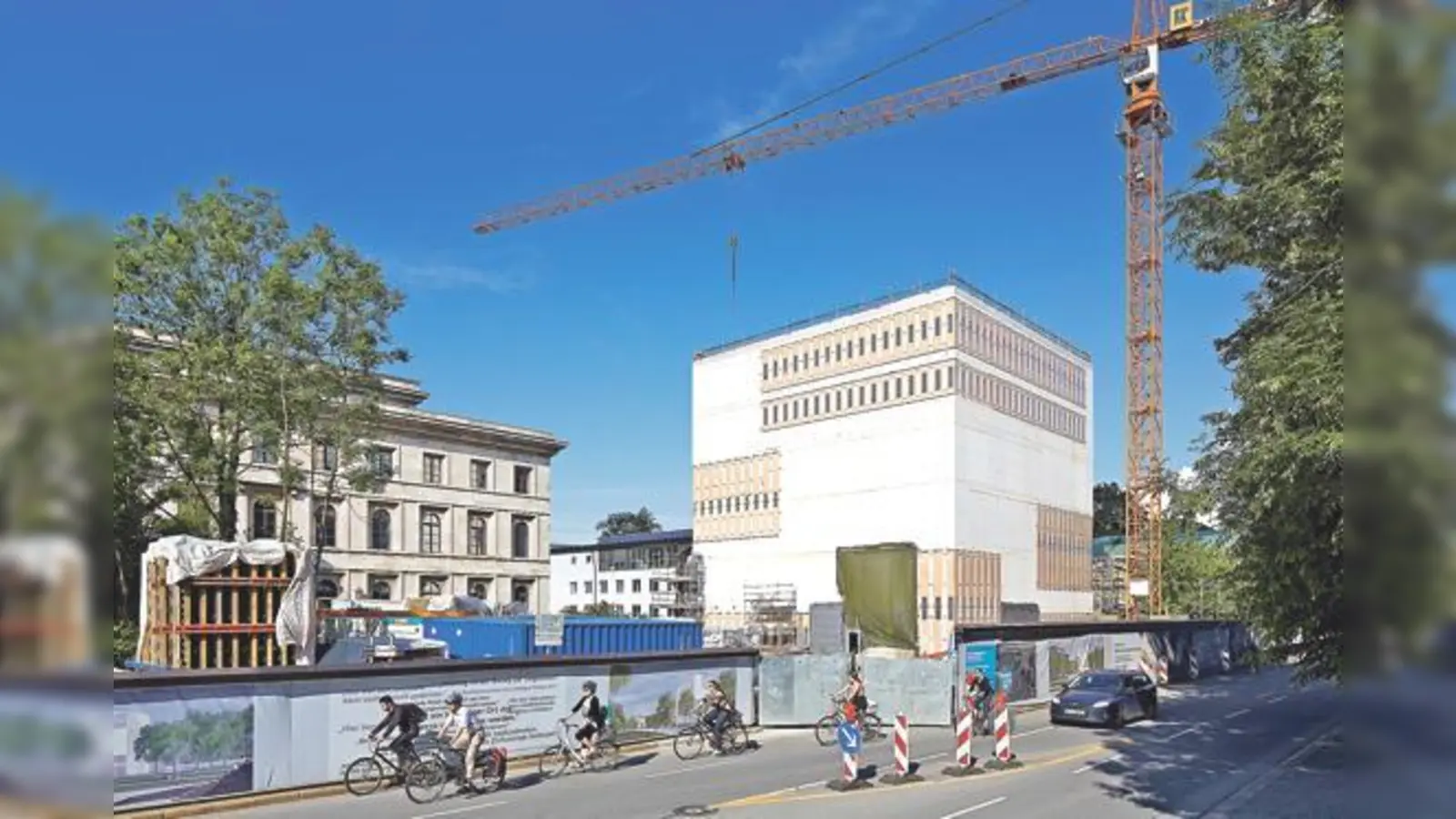 Die Baustelle des NS-Dokumentationszentrums besichtigen: OB Ude hat die Führungen initiiert.	 (Foto: Archiv/NS-Dokumentationszentrum München/Weber)