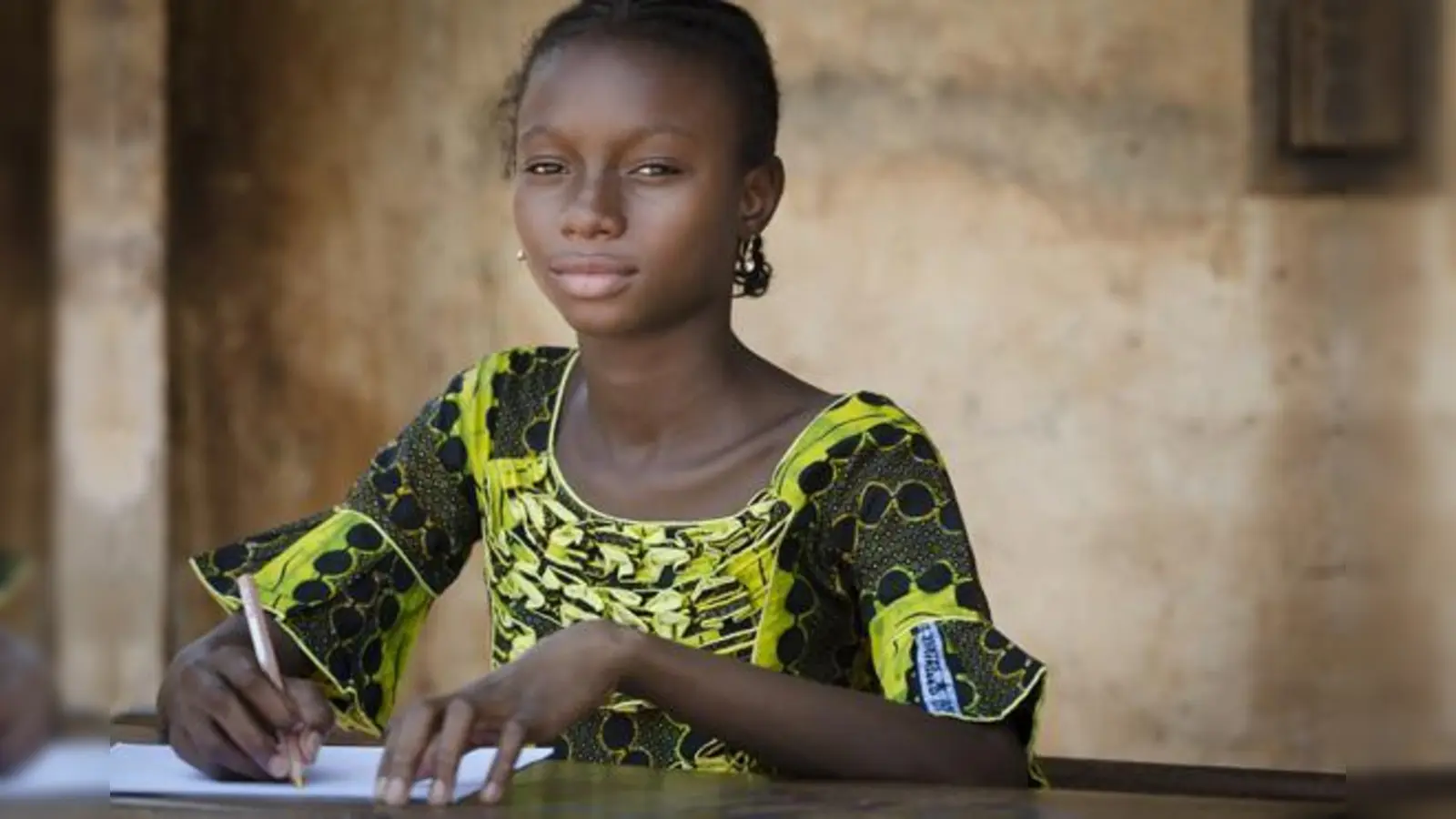 Ein Mädchen im Senegal. Wie wachsen Kinder in dem westafrikanischen Land auf?  (Foto: Riccardo Mayer)