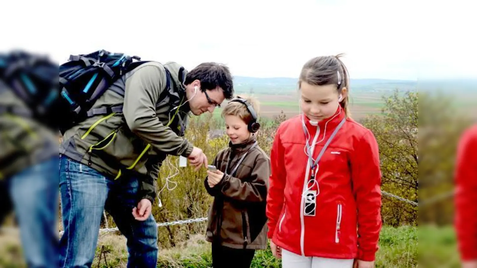 Die Bayerisch-Schwaben-Lauschtouren garantieren spannende und informative Hör-Wander-Erlebnisse für die ganze Familie.  (Foto: Tourismusverband Allgäu/Bayerisch-Schwaben)