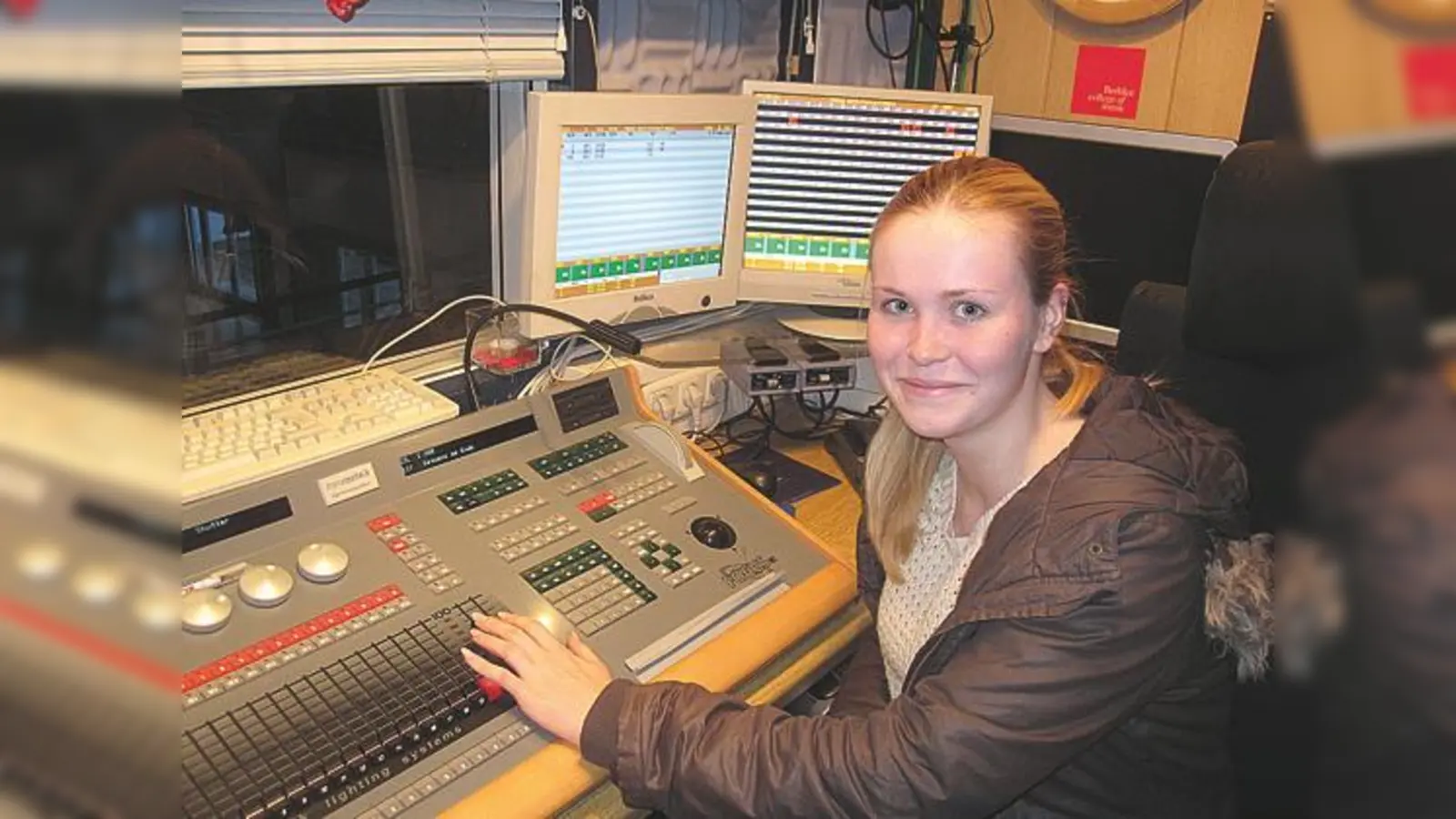 Sophia Hartmann ist überrascht, wie groß das Lichtpult im Wolf-Ferrari-Haus ist.	 (Foto: MO)