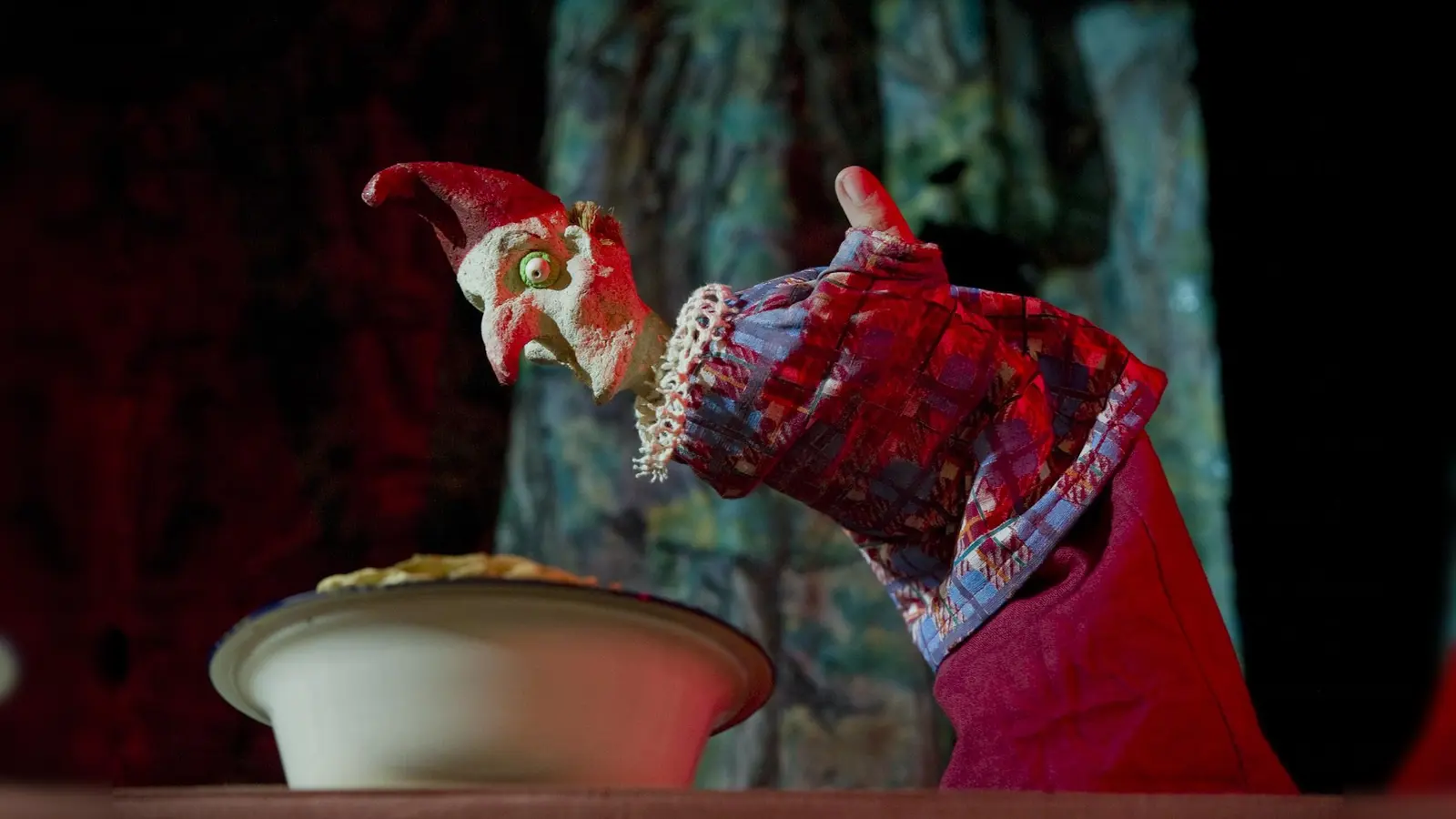 Figurentheater für Jugendliche ab 14 und Erwachsene: Kasper in Teufels Küche. (Foto: Jutta Missbach)