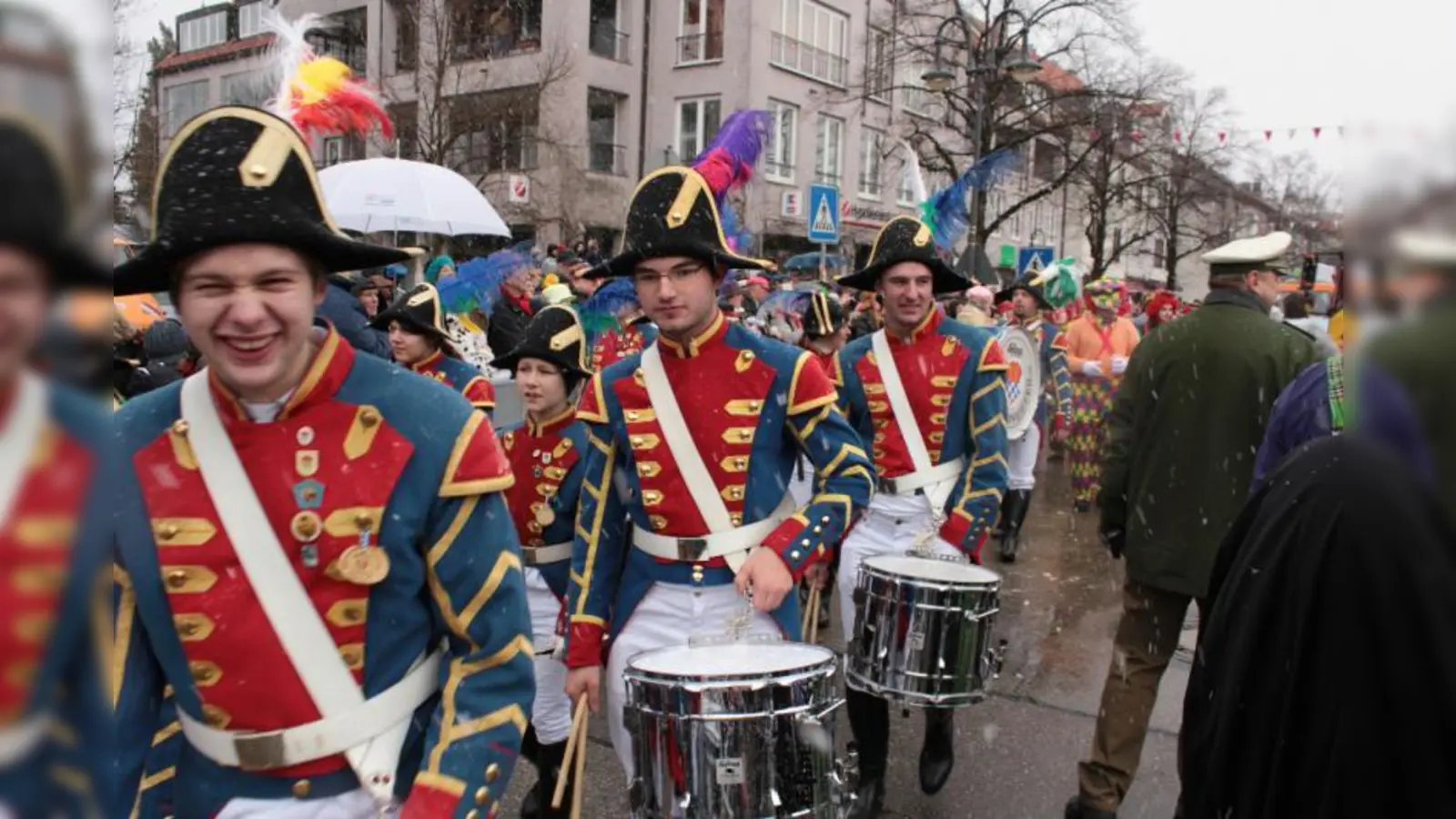 Alle zwei Jahre verwandeln sich die Würmtaler in bunte Fantasiewesen. Auch dieses Jahr findet der Faschingszug wieder statt. (Foto: US)