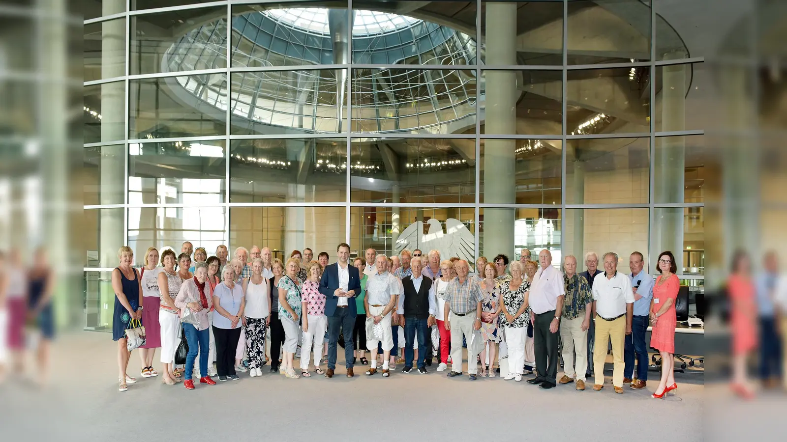 Vor kurzem besuchte eine Gruppe aus dem Wahlkreis Erding- Ebersberg Andreas Lenz im Bundestag (Foto: MdB)