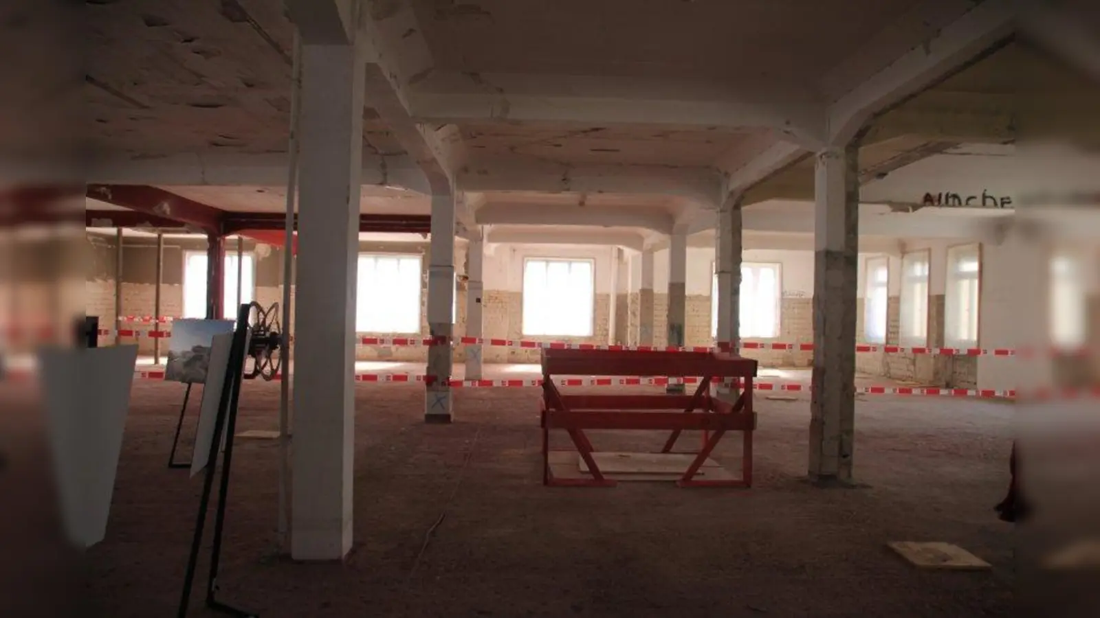 Blick in die entkernte Kuvertfabrik: 904 Quadratmeter hat jedes Geschoss. (Foto: bb)