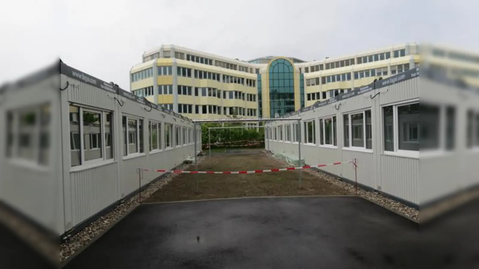 Die Containeranlage besteht aus drei einzelnen Riegeln. Insgesamt finden hier 86 Personen eine Unterkunft. 	 (Foto: Landratsamt)