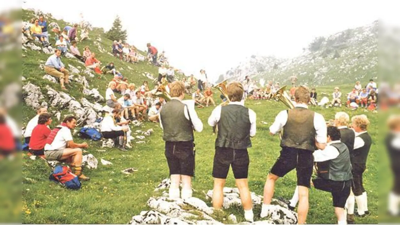 Ein Berggottesdienst (Foto oben) hat auch 1987 anlässlich des 20-jährigen Bestehens stattgefunden . 	 (Foto: Herbert Happel/DAV Zorneding)