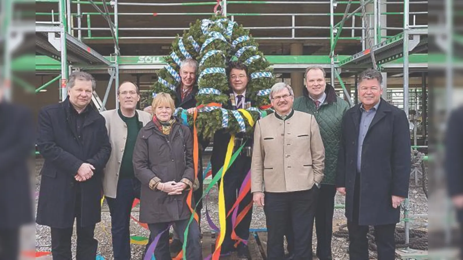 Feierten das Richtfest für das Ottobrunner Gymnasium.  (Foto: hw)