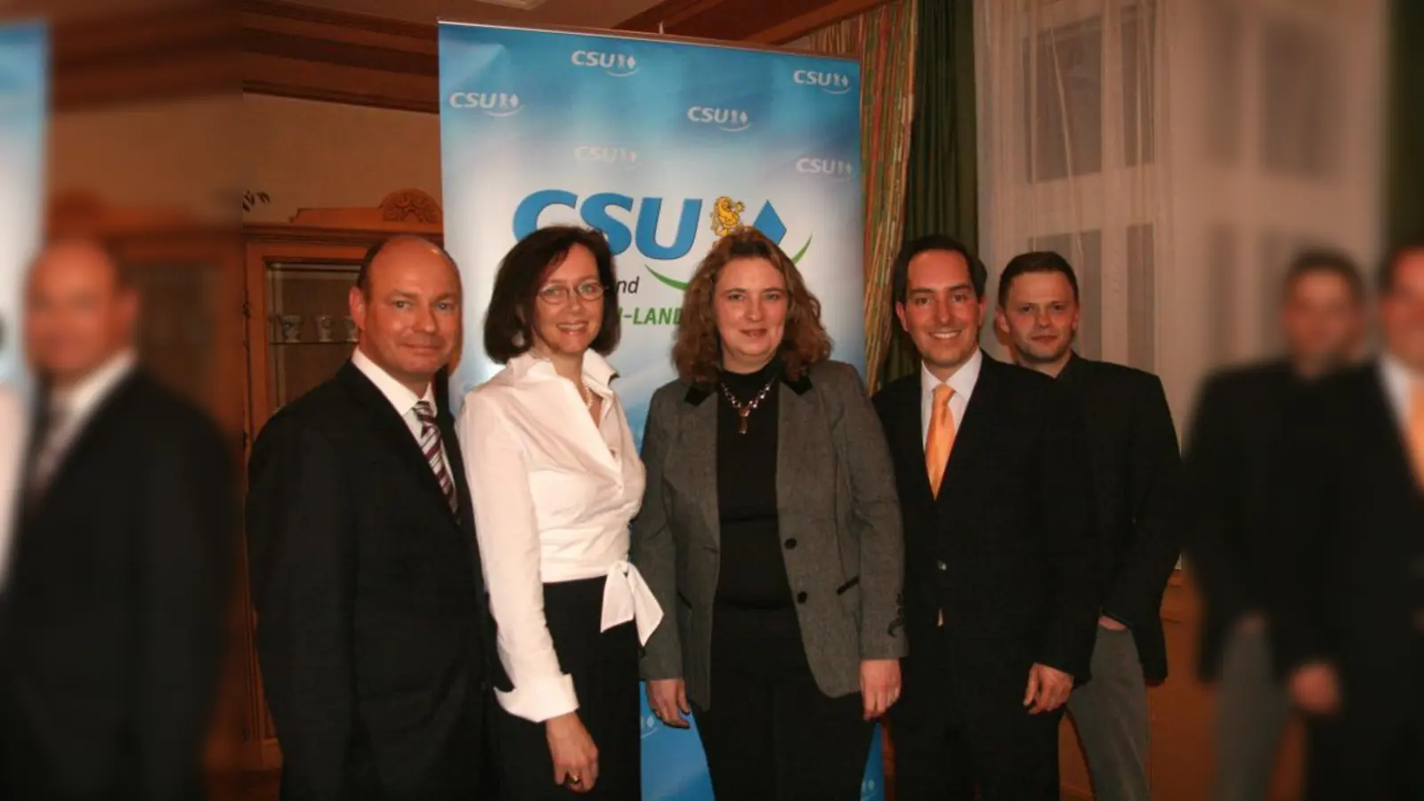 „Wir sind mit blauem Auge durch die Krise gekommen.“ V.l. Hermann Nafziger, Andrea Wilhelm, Kerstin Schreyer-Stäblein, Philipp Freiherr von Hirsch und Simon Pütz. (Foto: US)