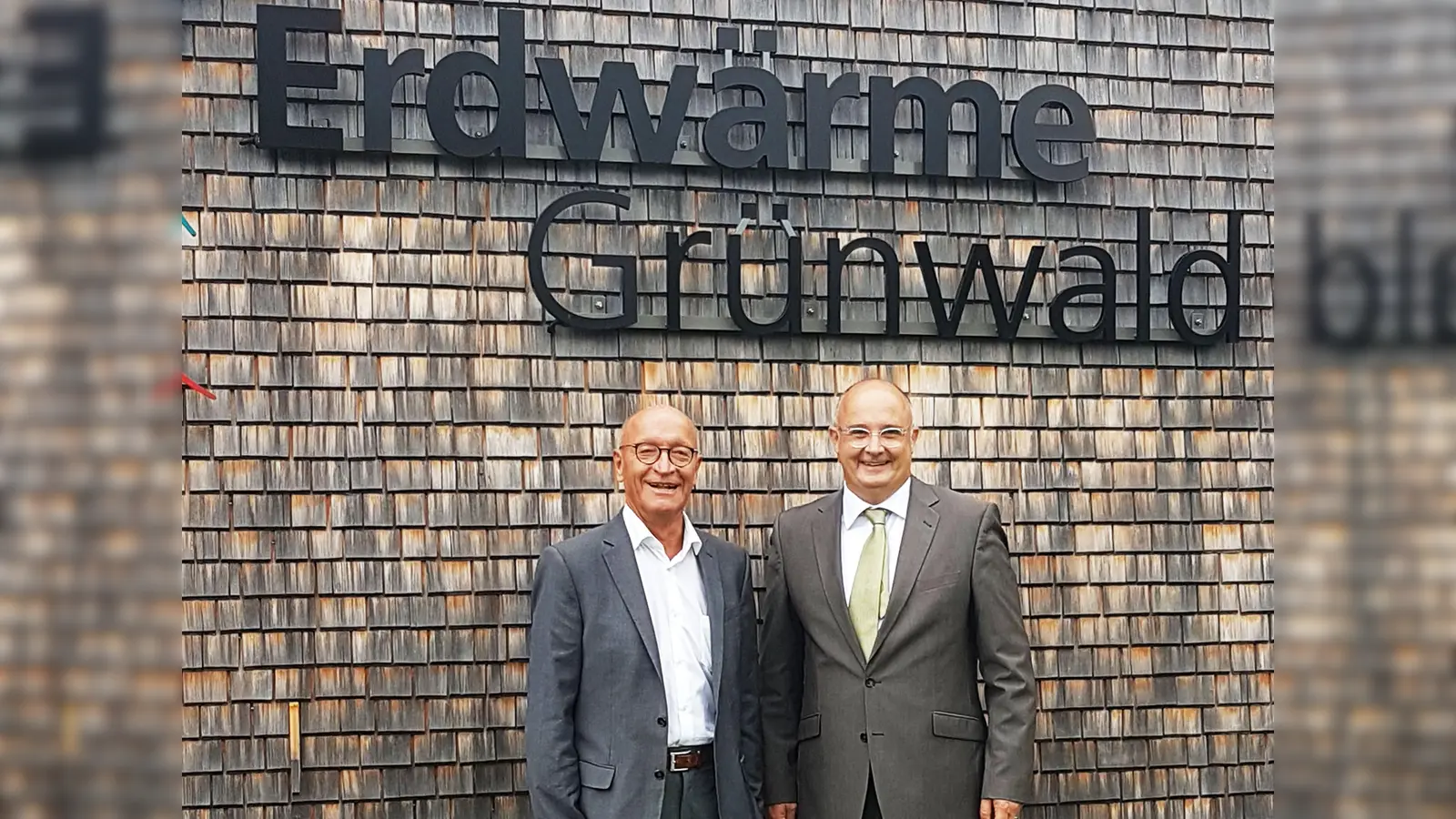 Bernhard Loos beim Besuch des Geothermie-Heizwerks in Grünwald mit dem Geschäftsführer Andreas Lederle.  (Foto: Bernhard Loos)