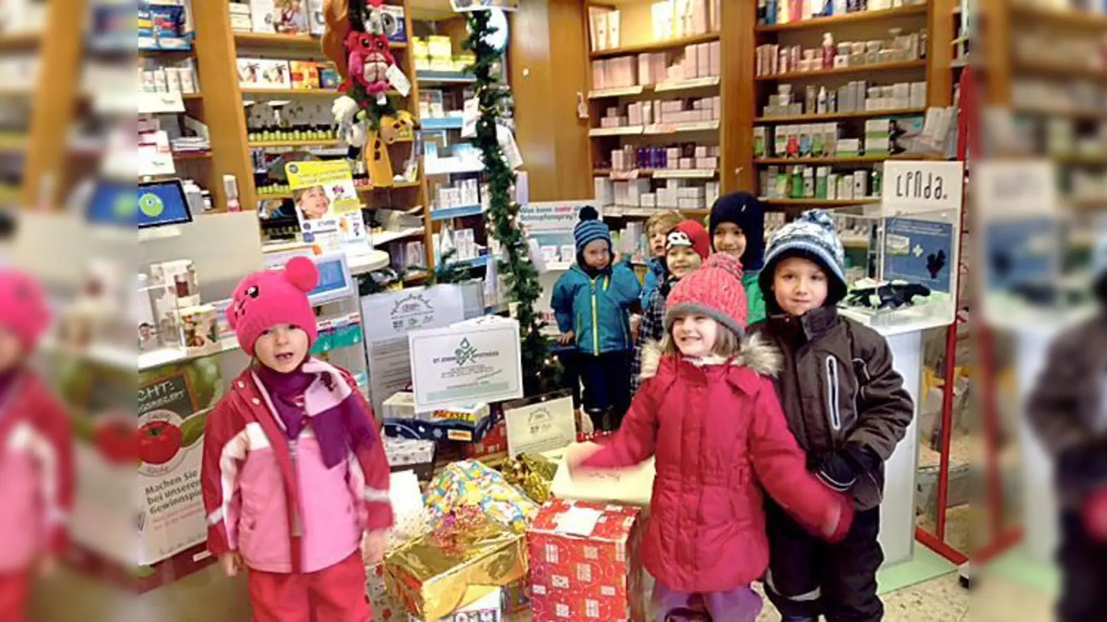 Kinder, Jugendliche und Erwachsene freuen sich auf	 die Weihnachtspackerl. 	 (Foto: SFV Kirchheim)