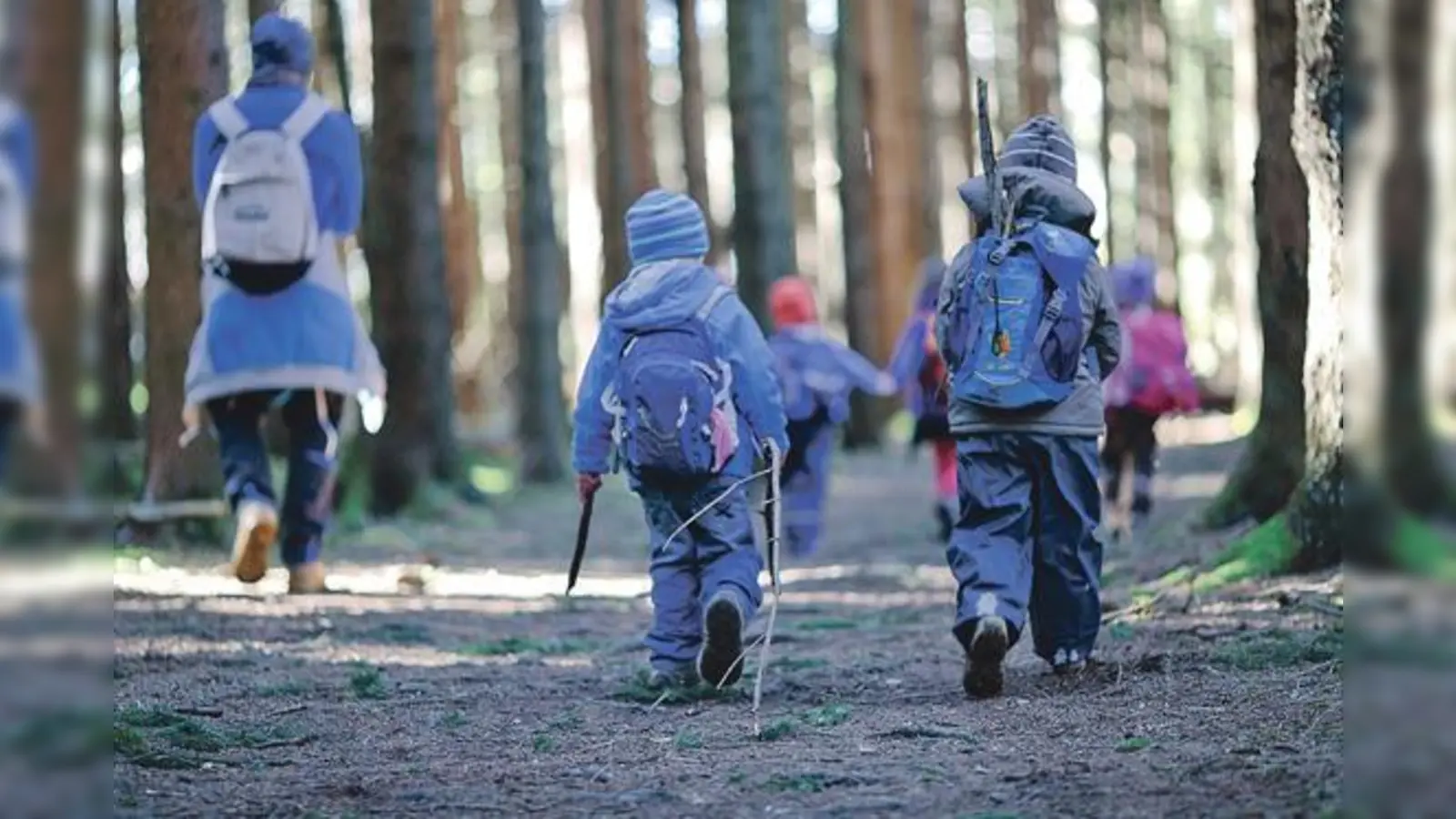 »Die Matschkobolde« des Waldkindergartens Trudering auf Exkursion.	 (Foto: VA)