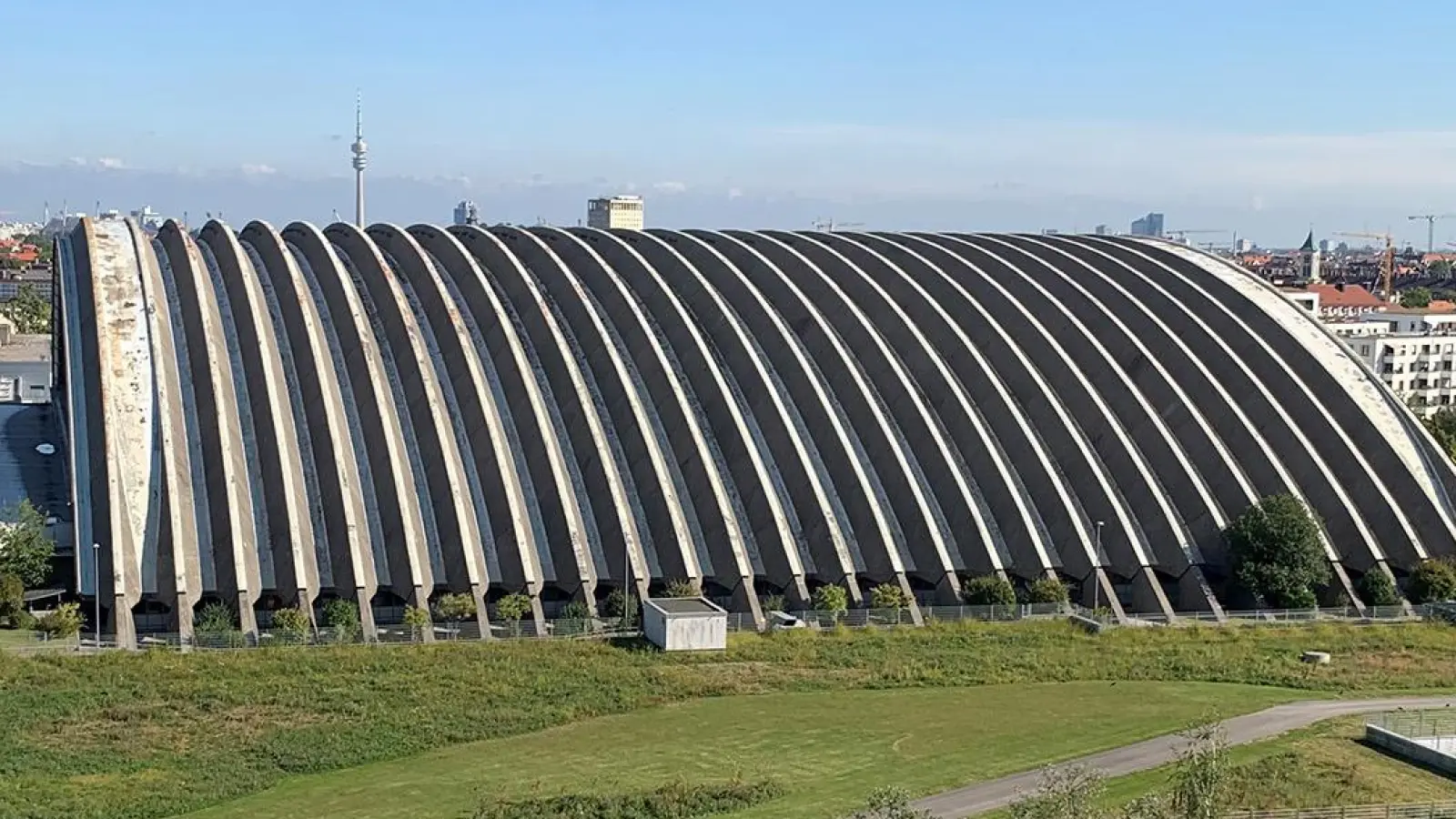 Die Paketposthalle bleibt Herzstück des neuen Quartiers. (Foto: LHM)