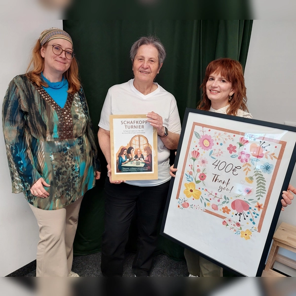 Solidarität zeigen: Sabine Trettenbacher, Ulrike Eder und Bianca Wiedergut-Bauer (von links).<br>  (Foto: In Via)